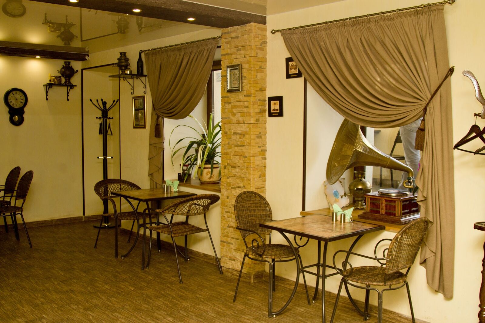 Cafe Mishka Yaponchik image 1