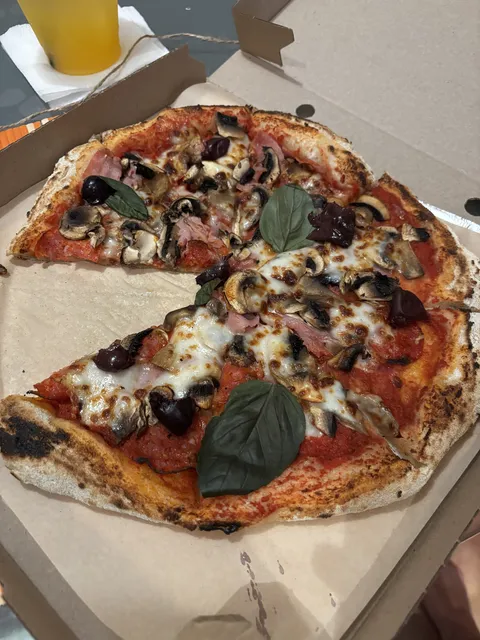 Cipolle Pizza Bar image 5