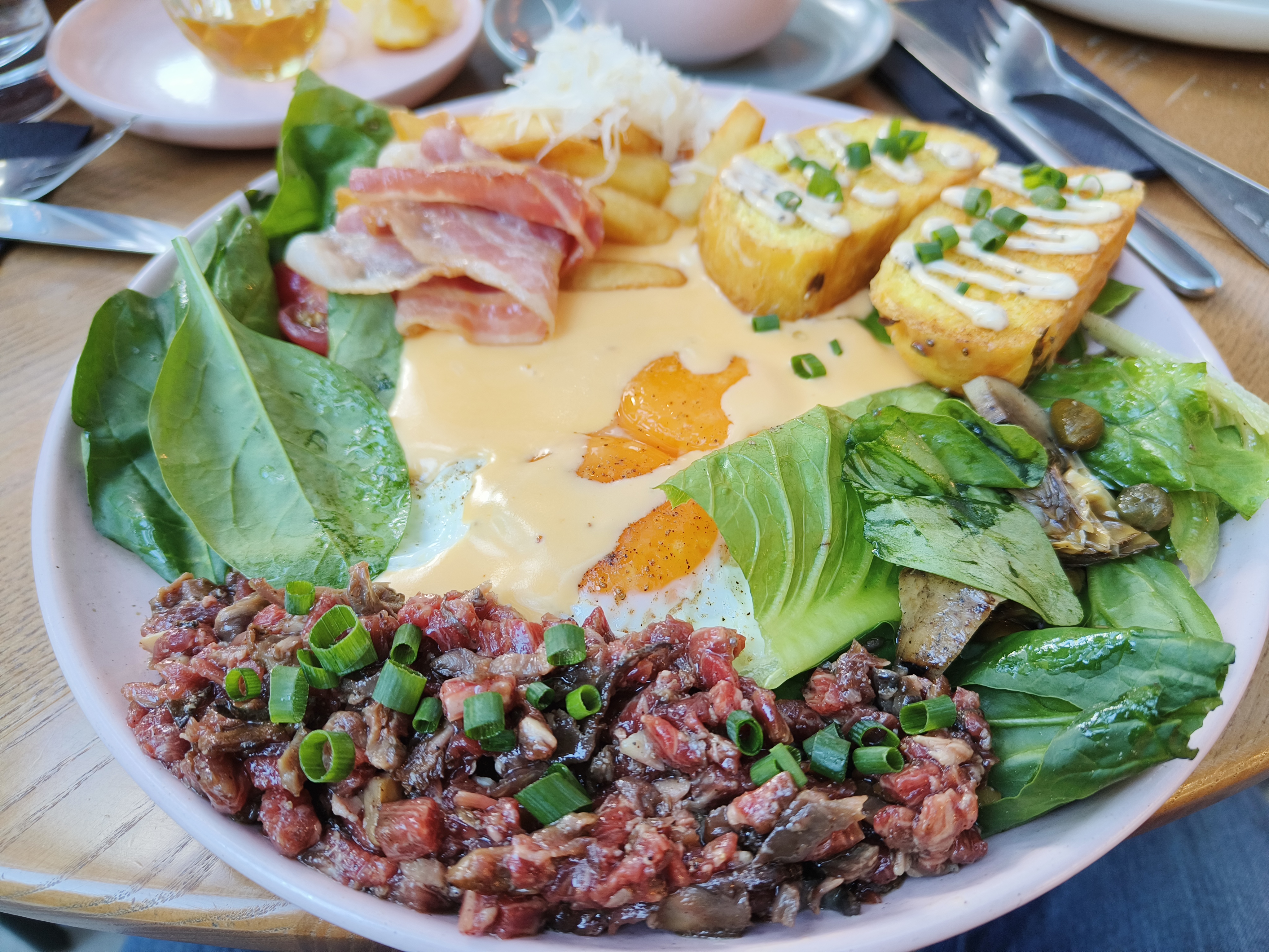 Yourz Space Bistro image 2