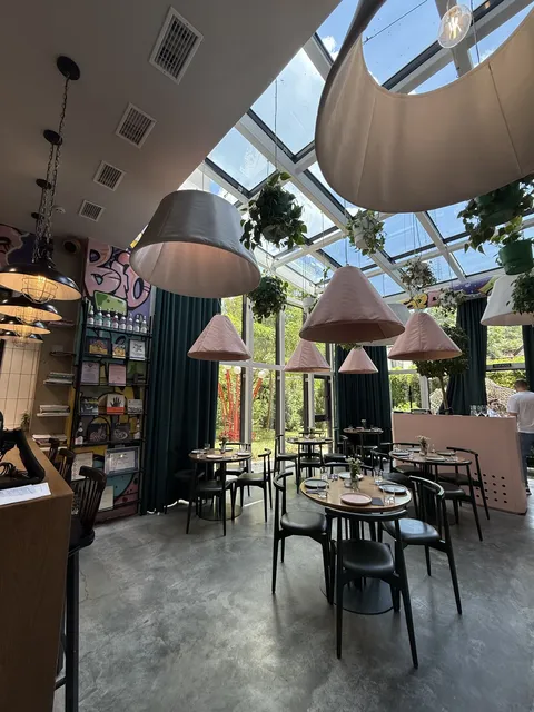 Yourz Space Bistro image 4