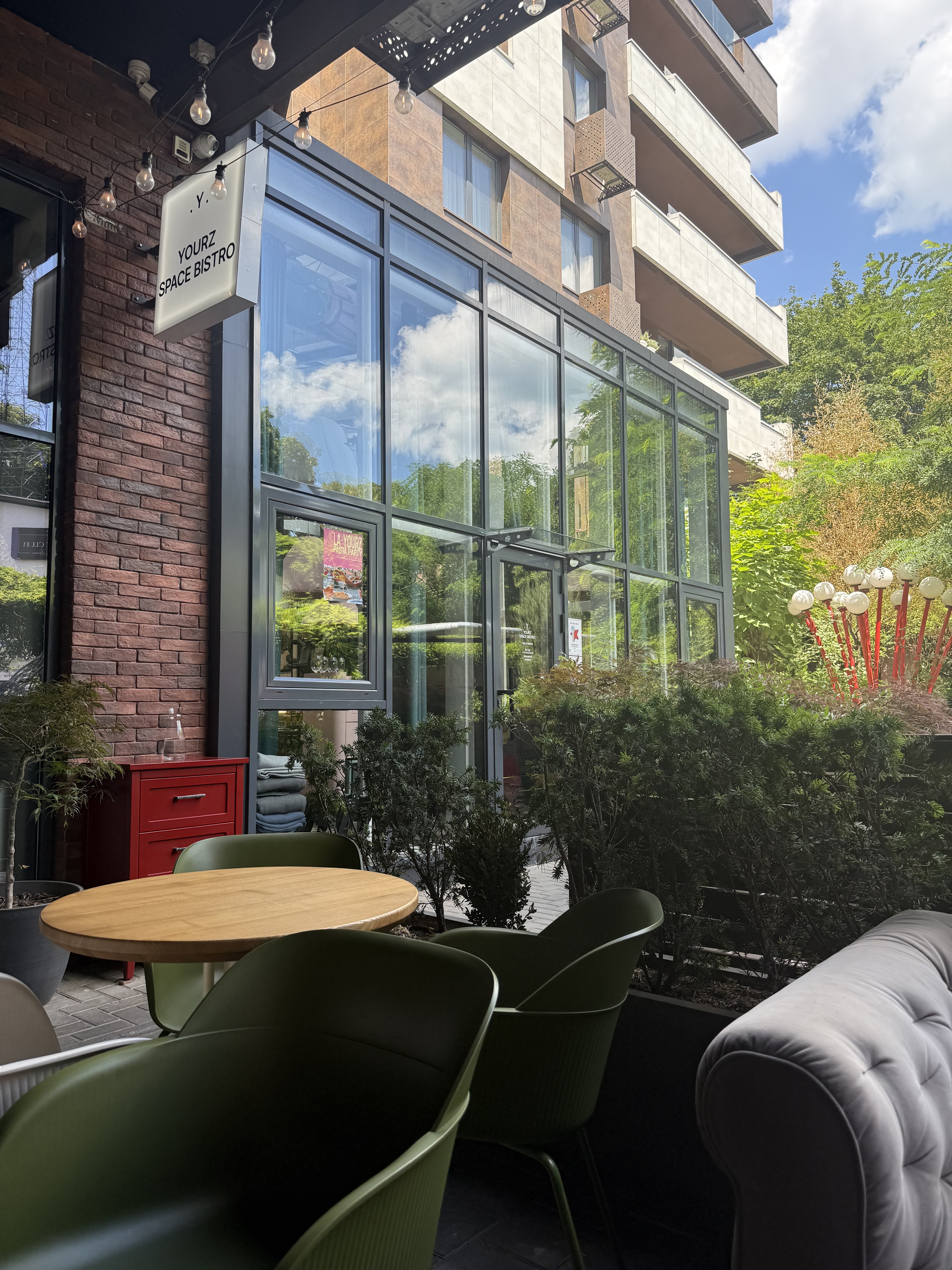 Yourz Space Bistro image 8