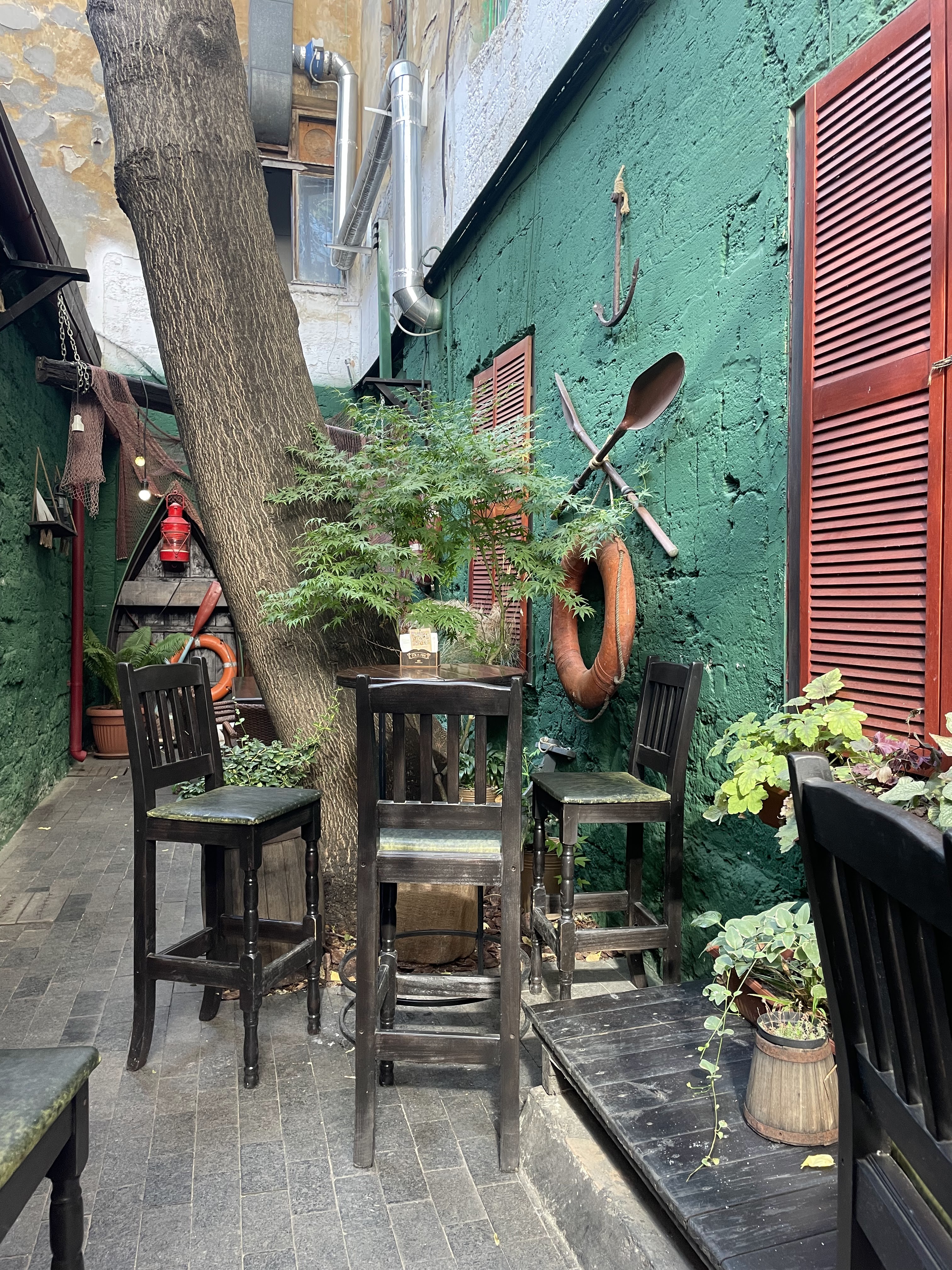 Fox & Pipe - Irish pub image 4