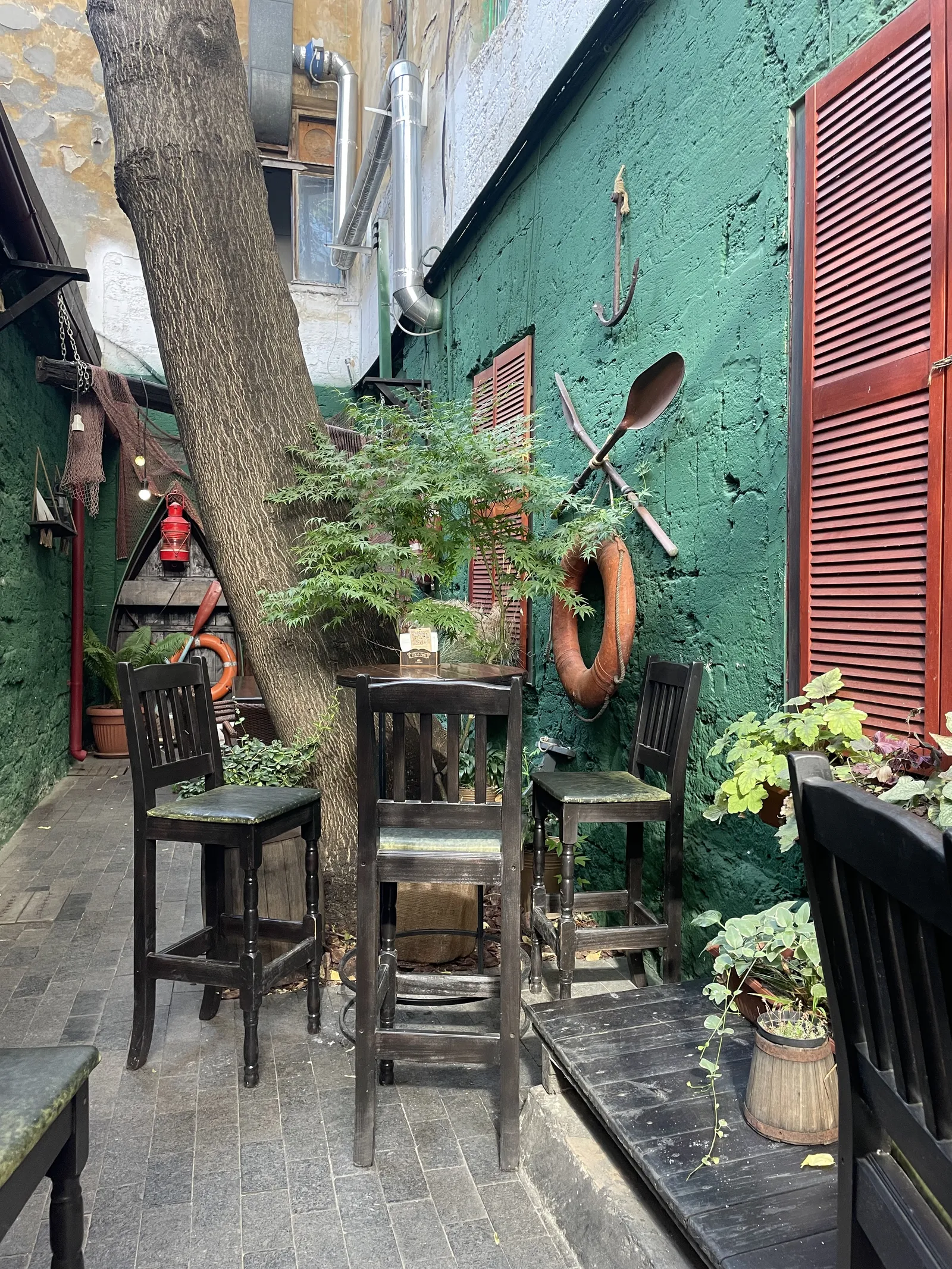 Fox & Pipe - Irish pub image 4