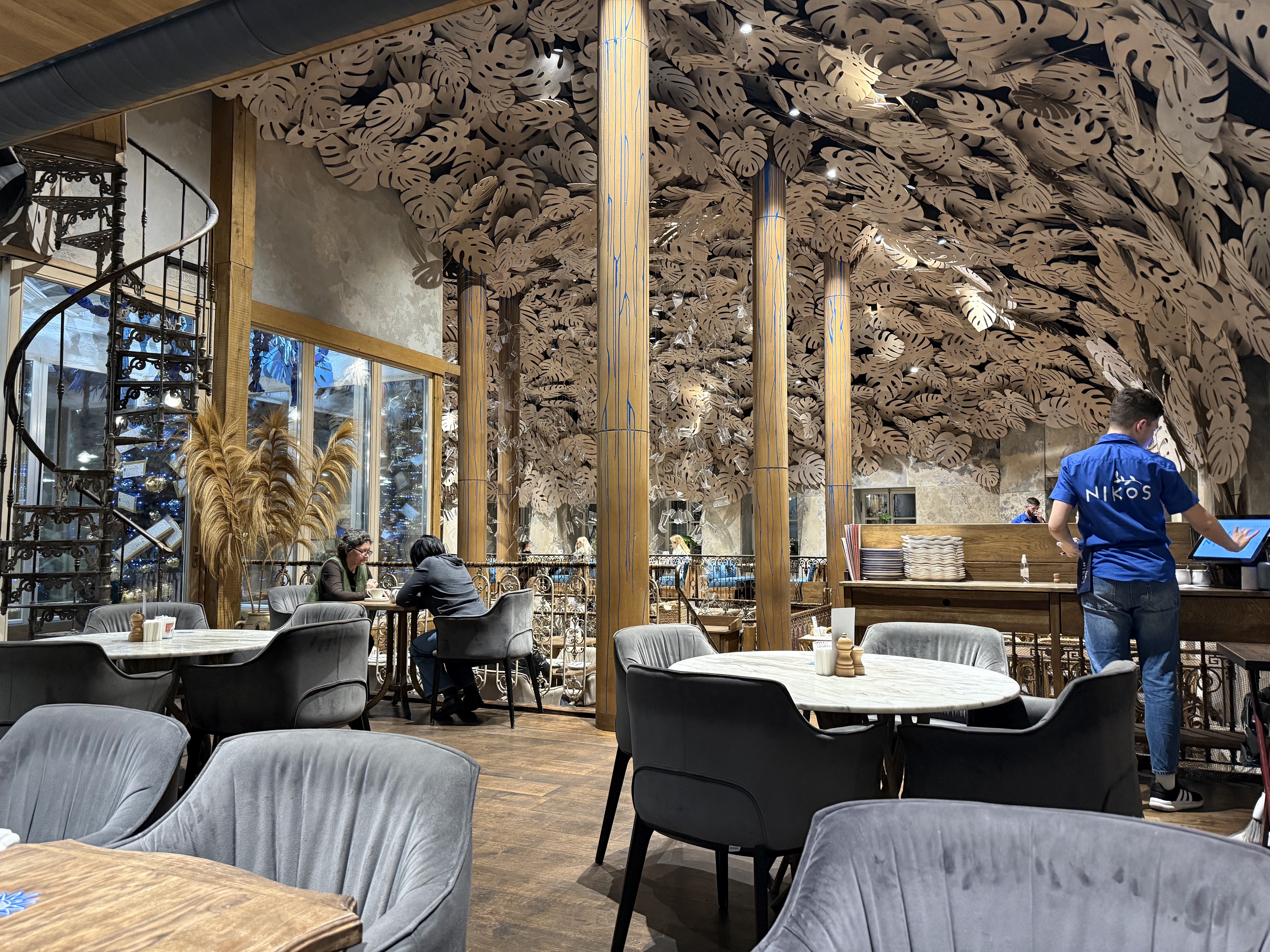 Nikos Greek Bistro image 3