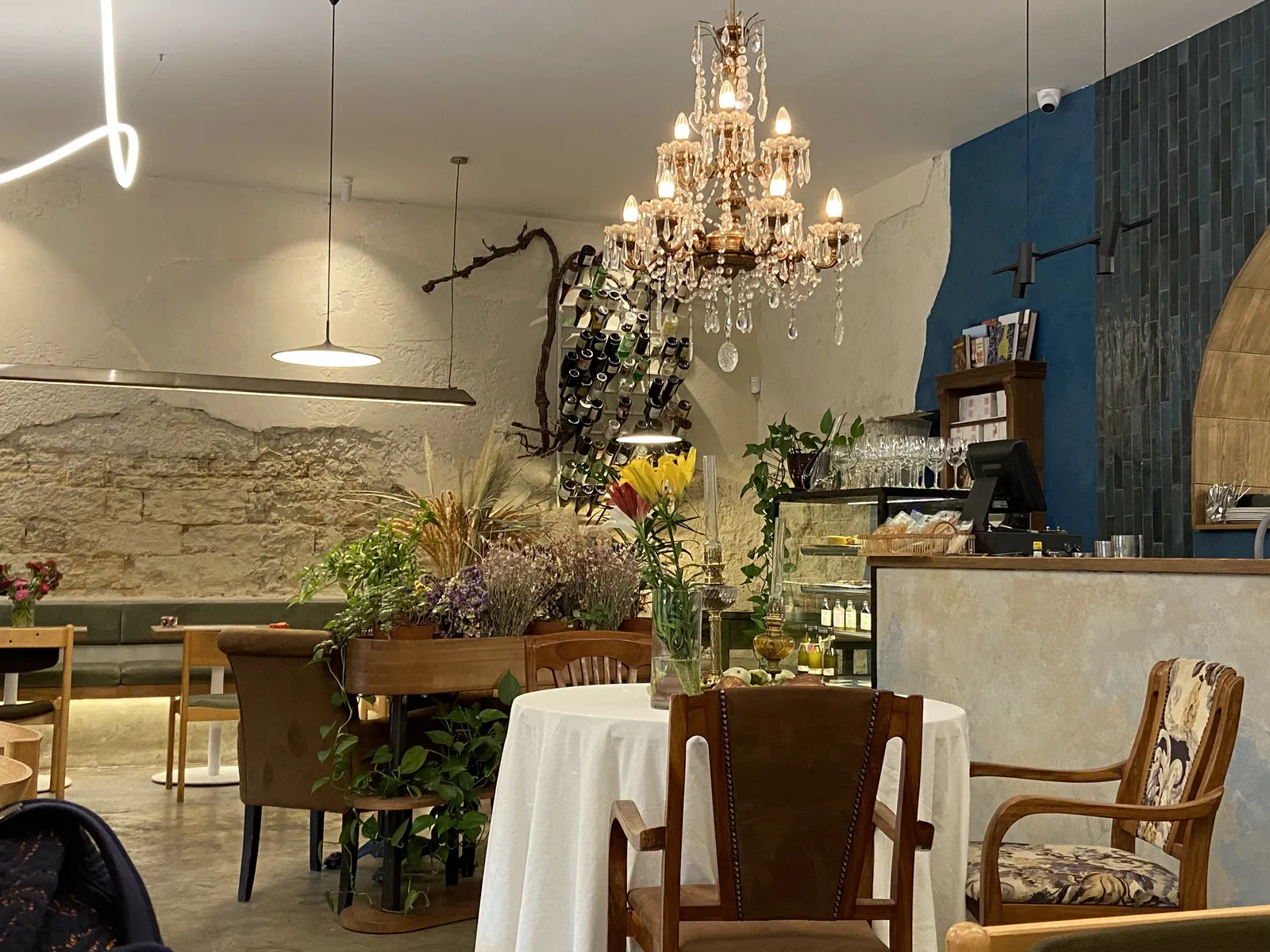 Lili bistro image 7