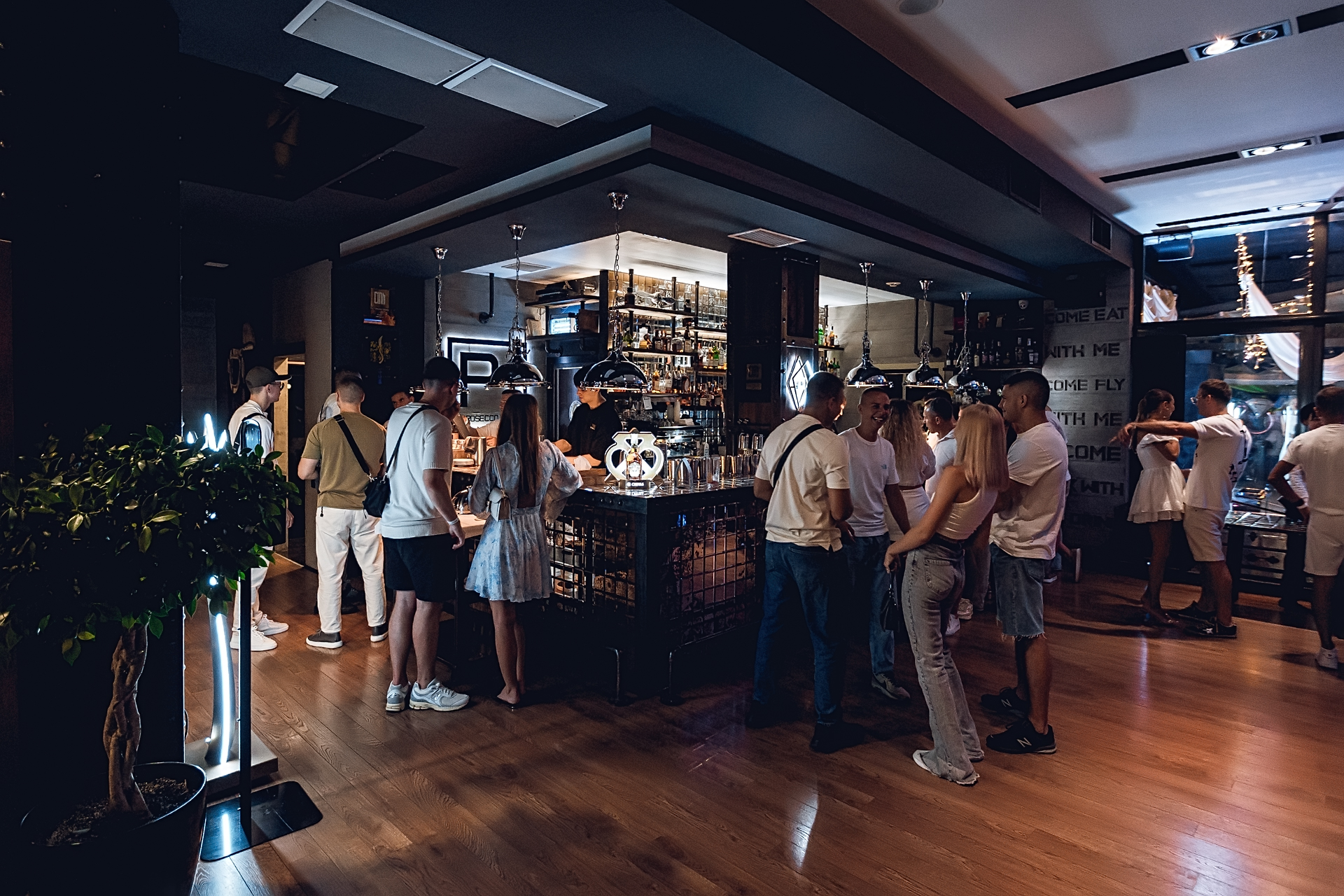 P1 Prosecco Bar image 6