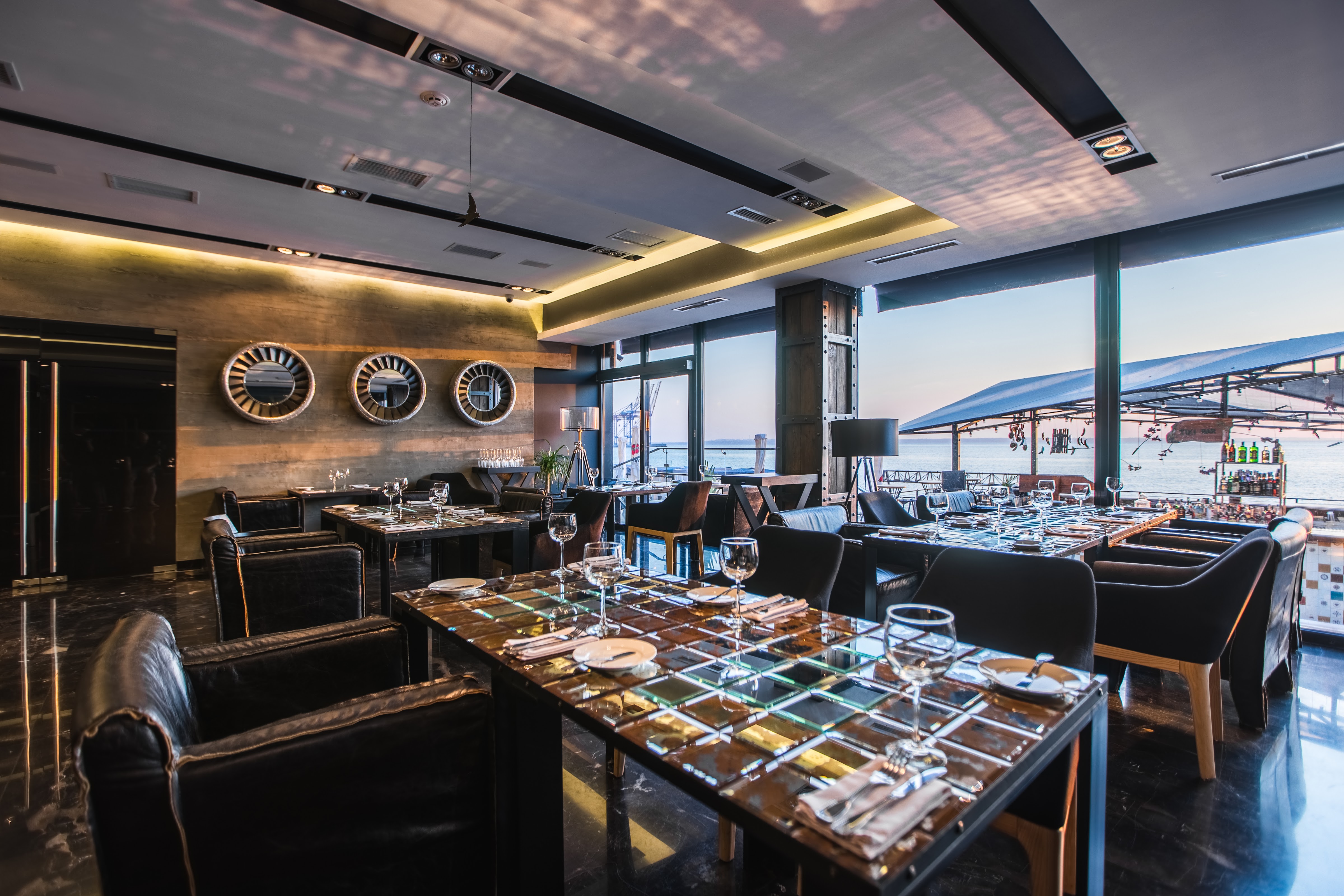 R1 restaurant image 1