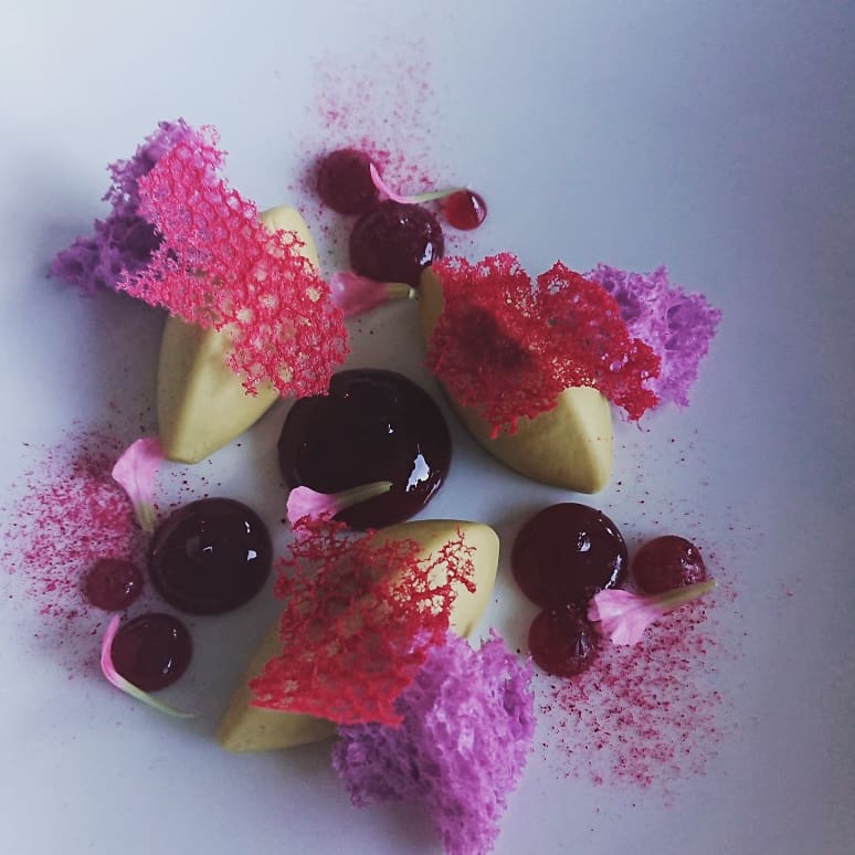 R1 restaurant image 10