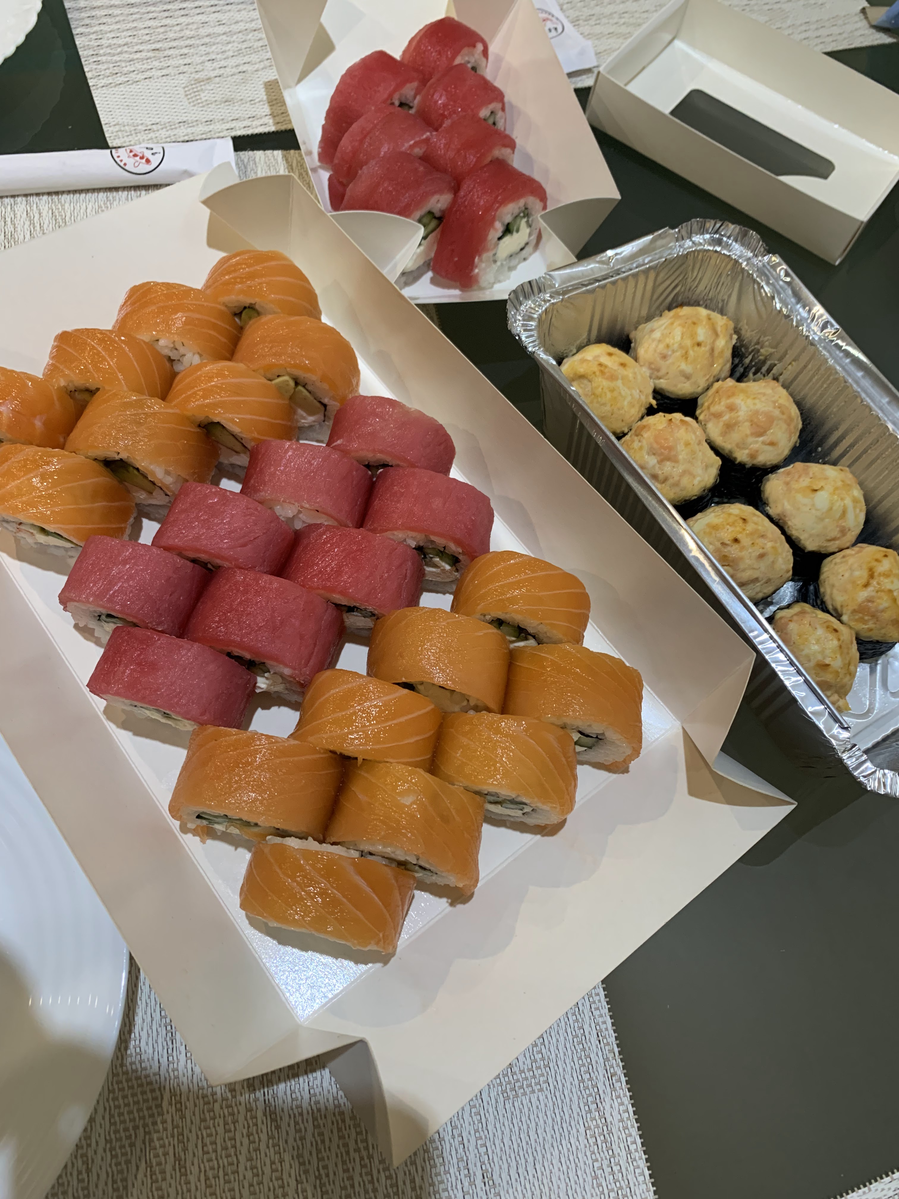 Koi sushi bar image 3