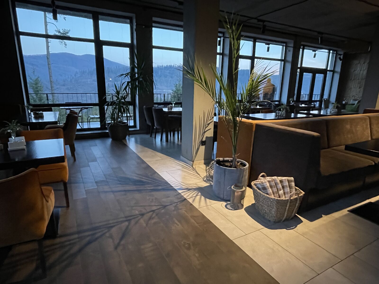 LOFT Slavsko | Лофт - панорамний ресторан image 14