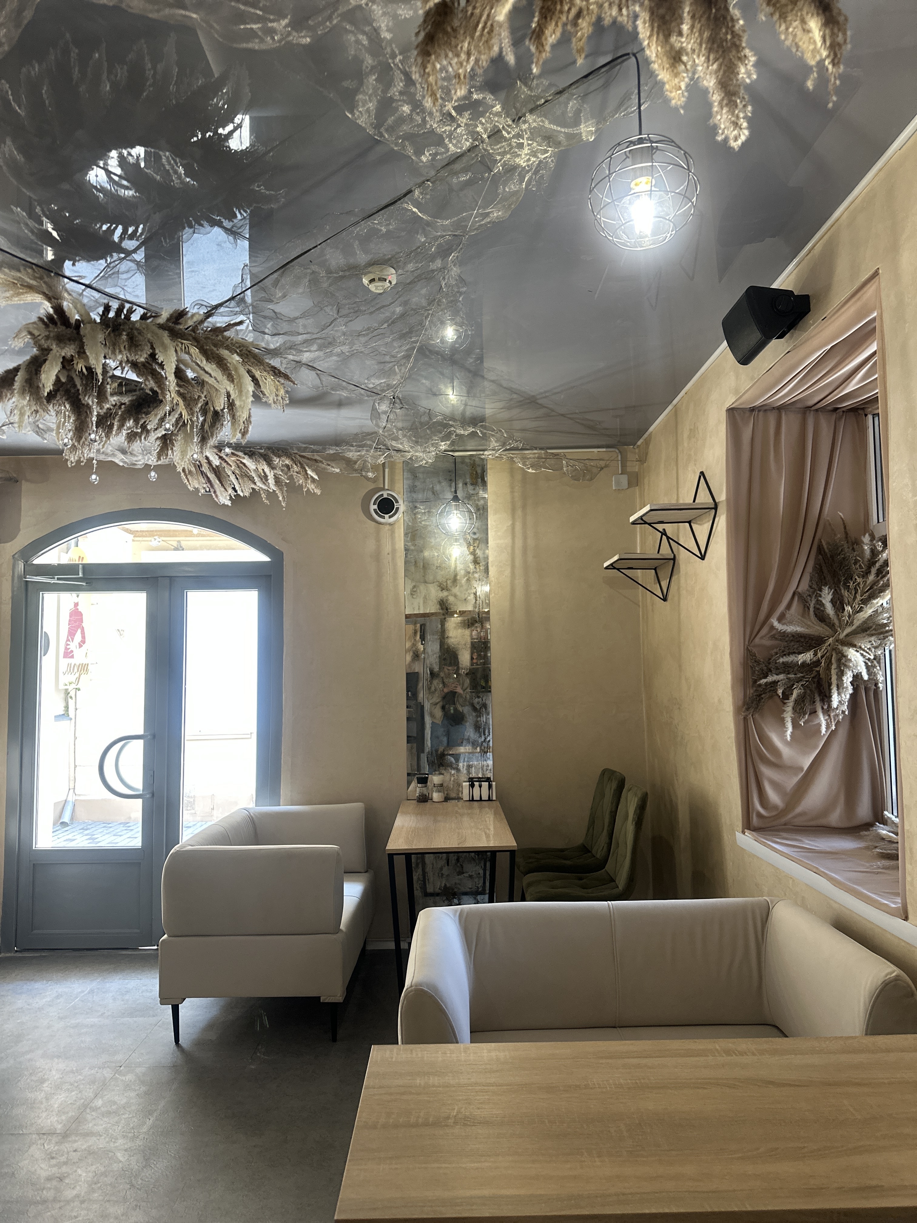 Rest. "KoMa" bar image 12