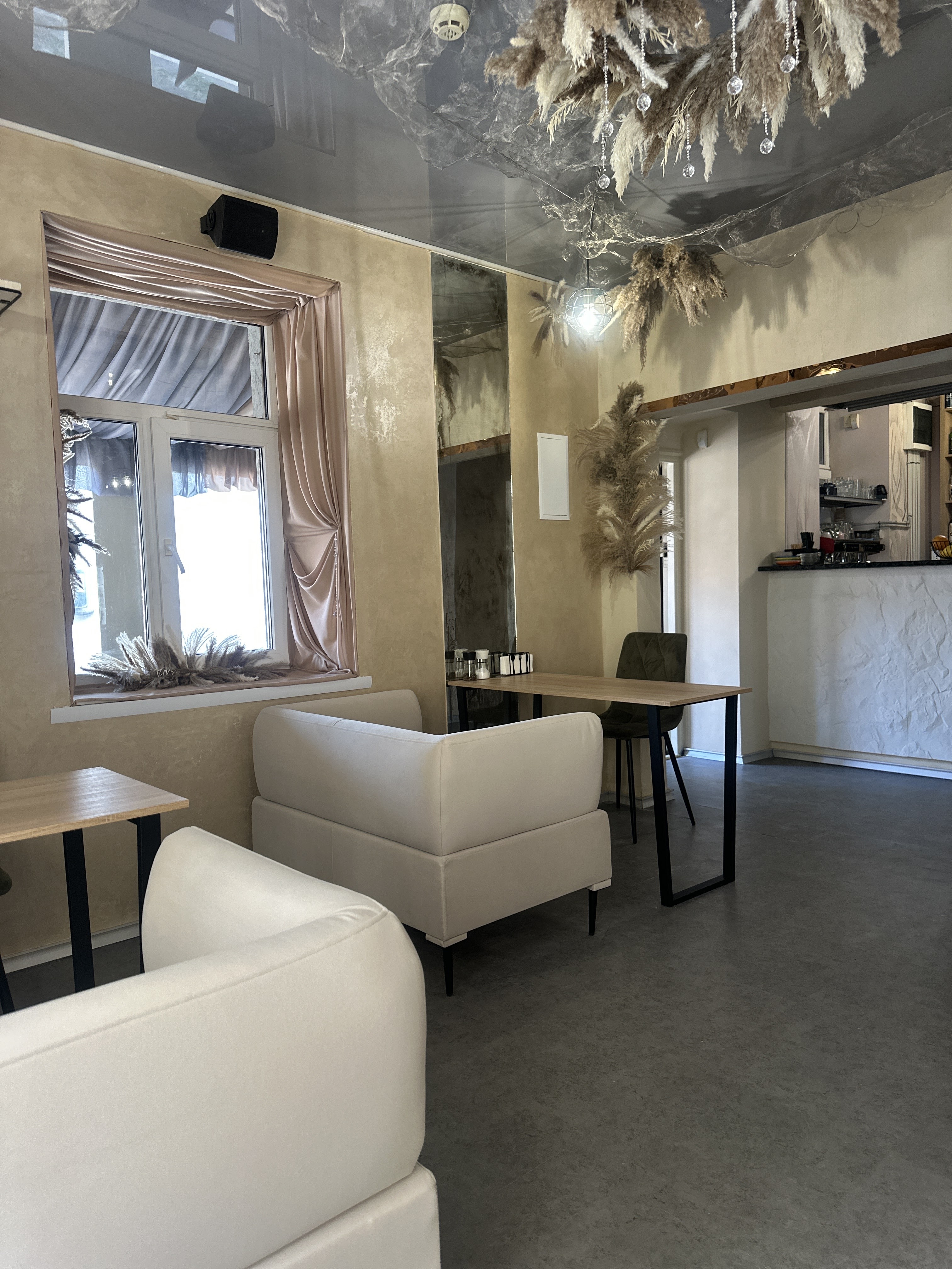 Rest. "KoMa" bar image 15