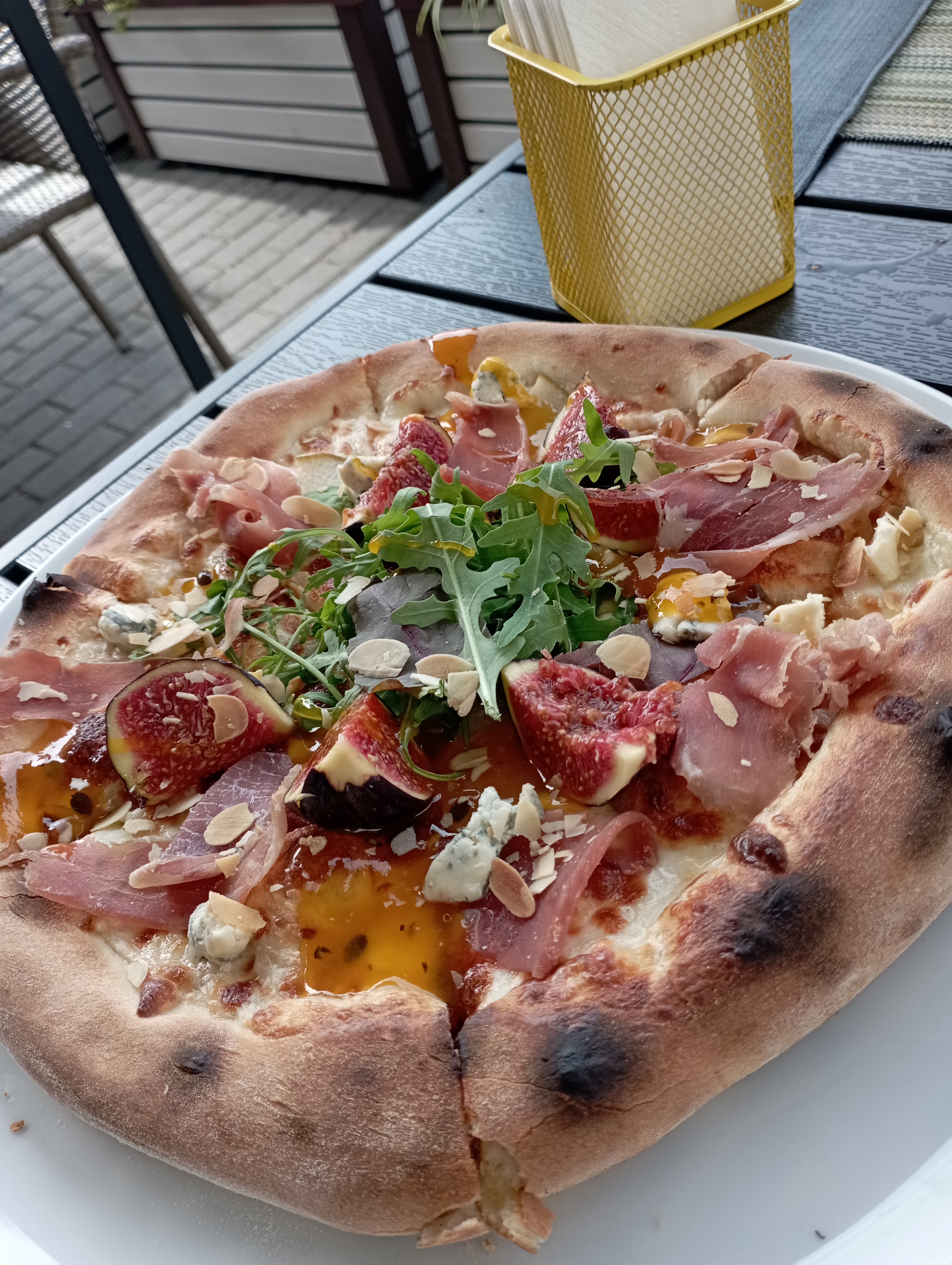 La Famiglia image 14