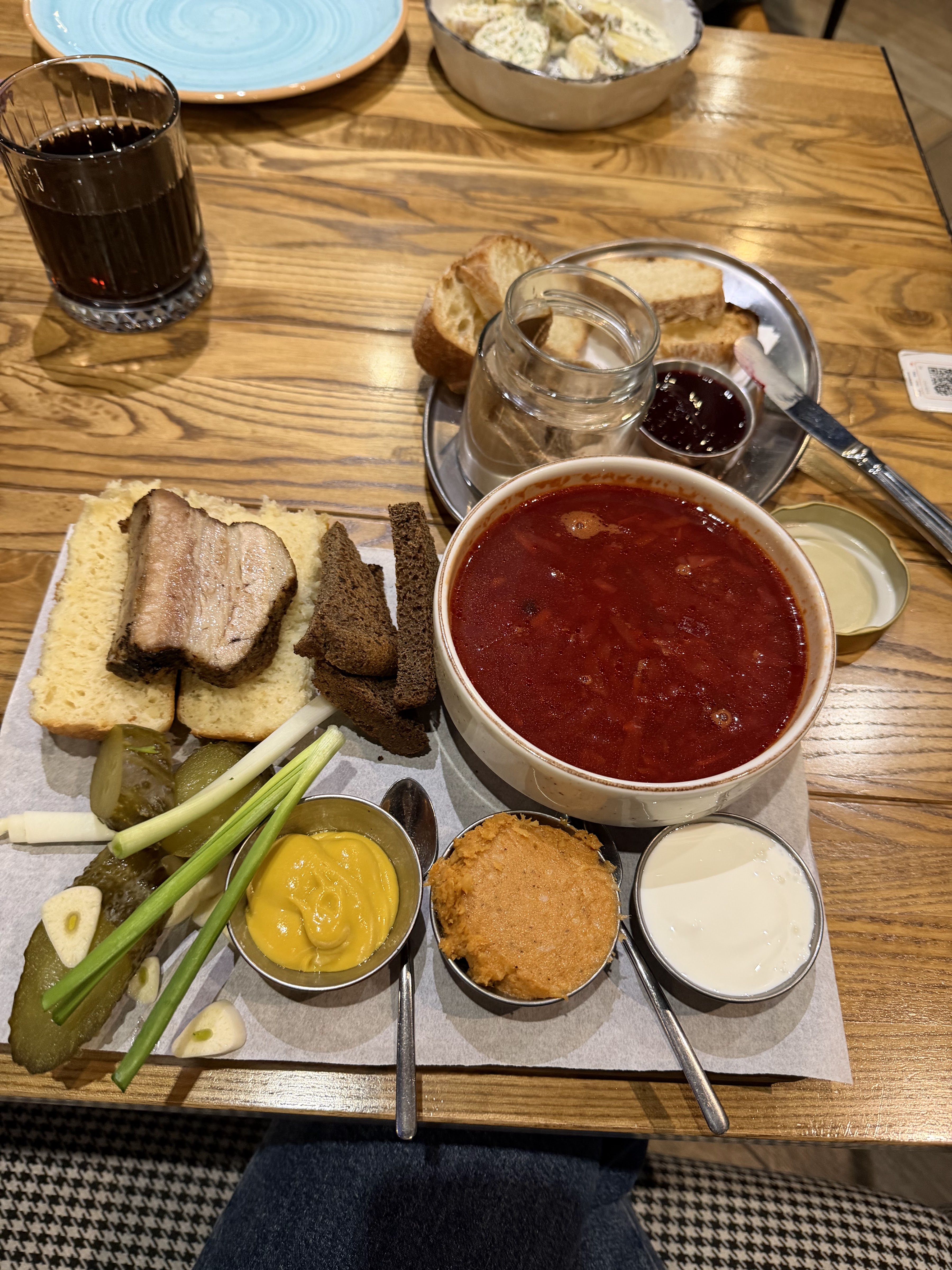 П'ятниця. Ресторан хорошого настрою. image 13