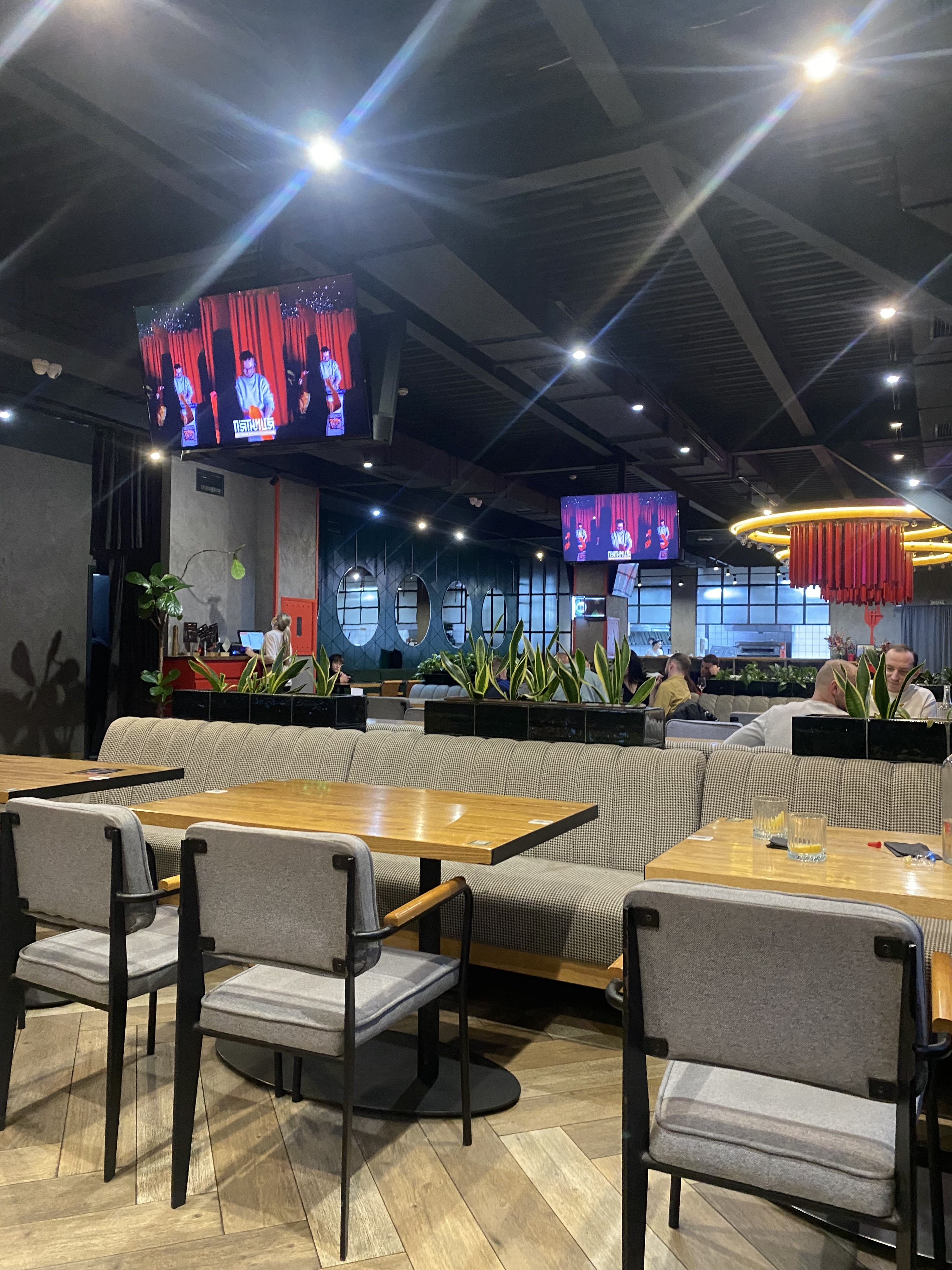 П'ятниця. Ресторан хорошого настрою. image 14