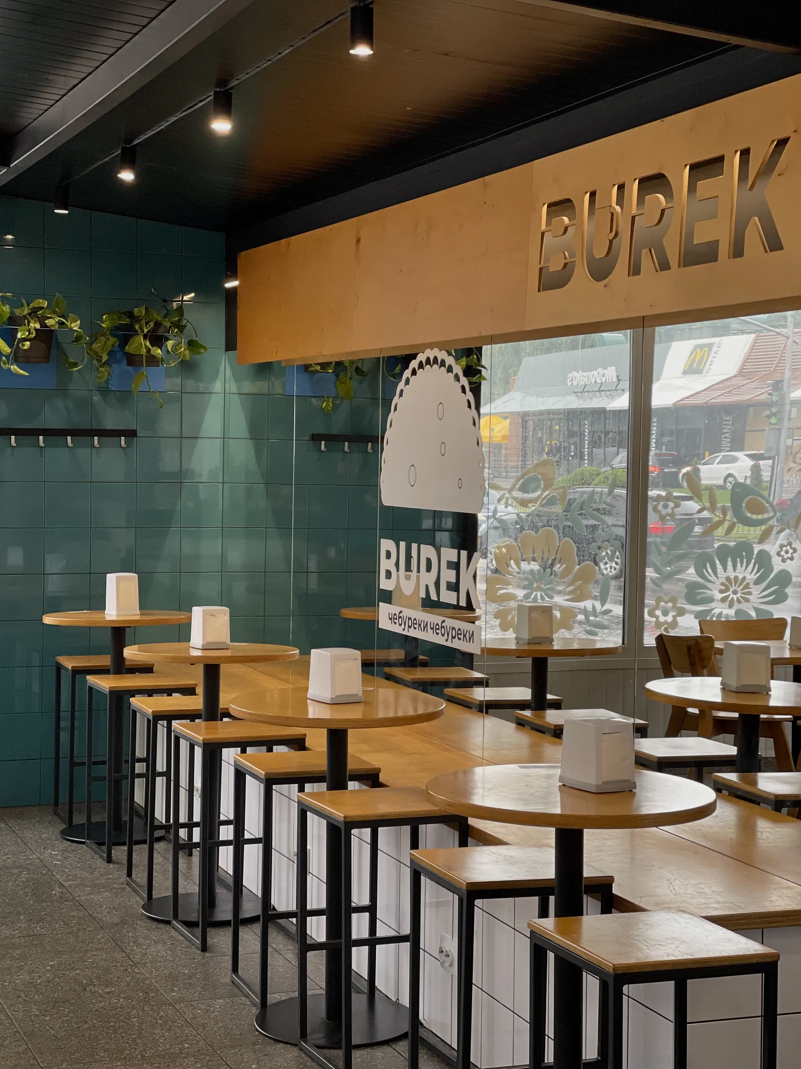 BUREK / БУРЕК - чебуреки та пиво у Львові image 19