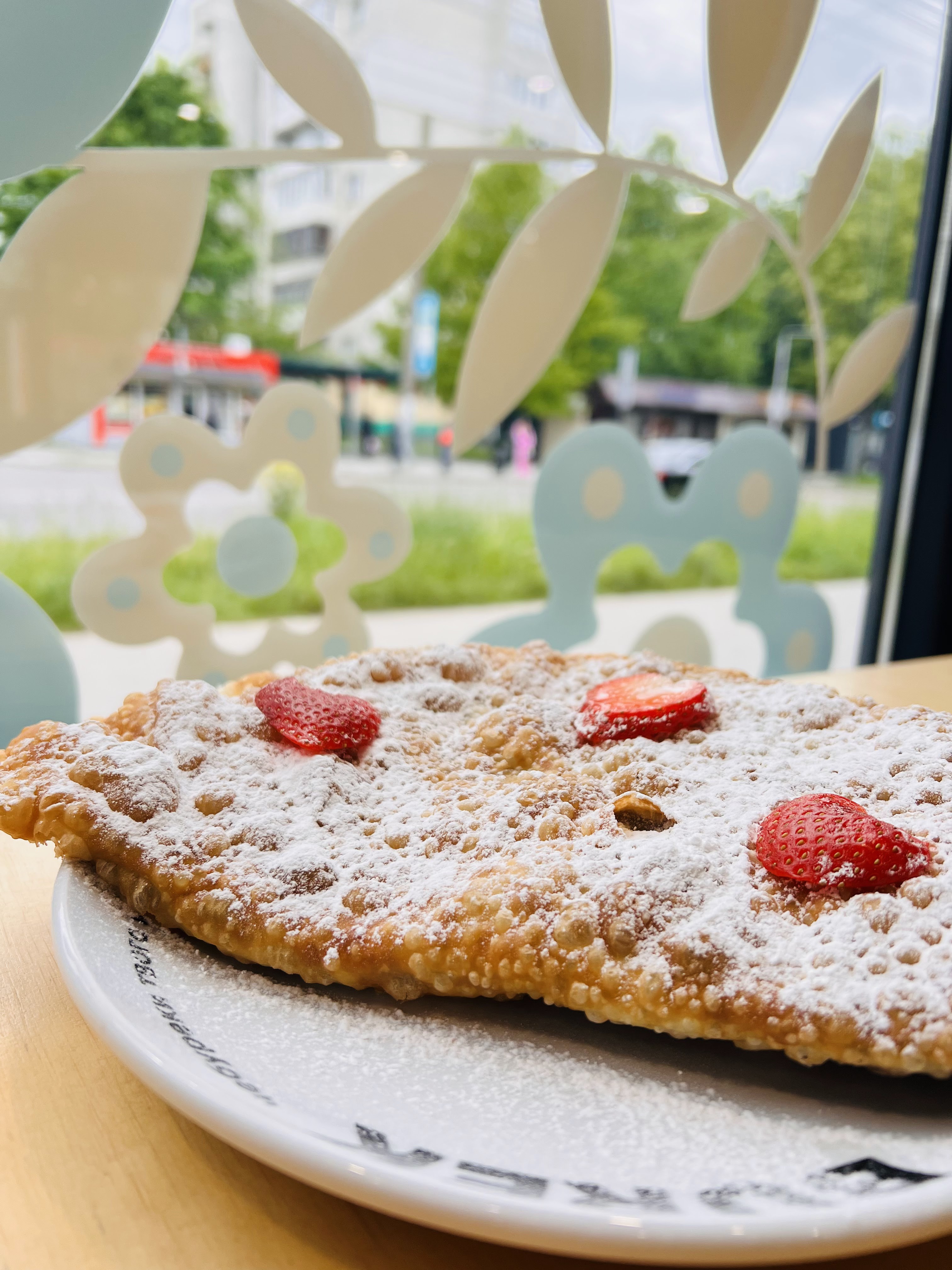 BUREK / БУРЕК - чебуреки та пиво у Львові image 17