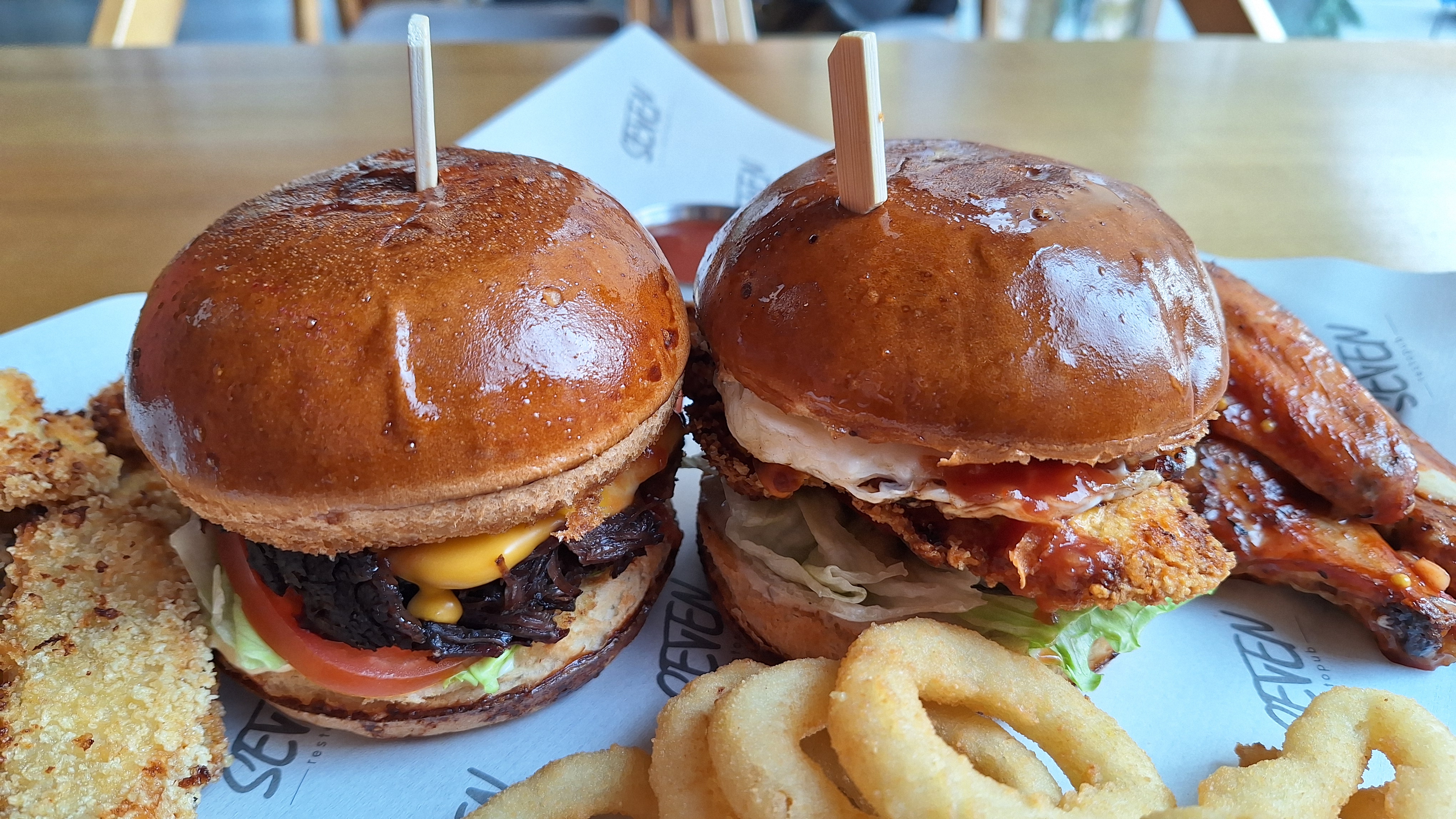 Seven Restopub image 13