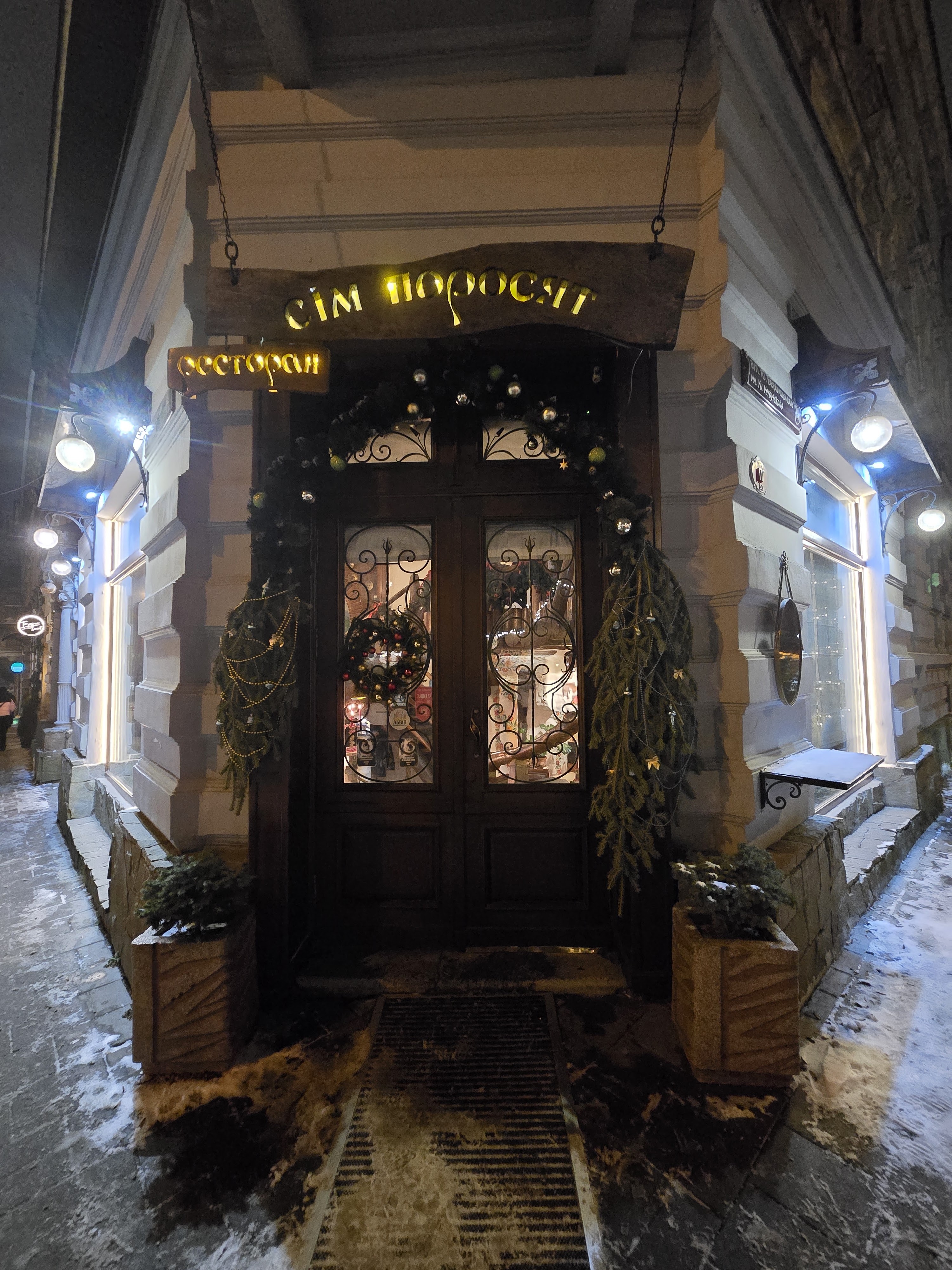 Seven piggies image 15