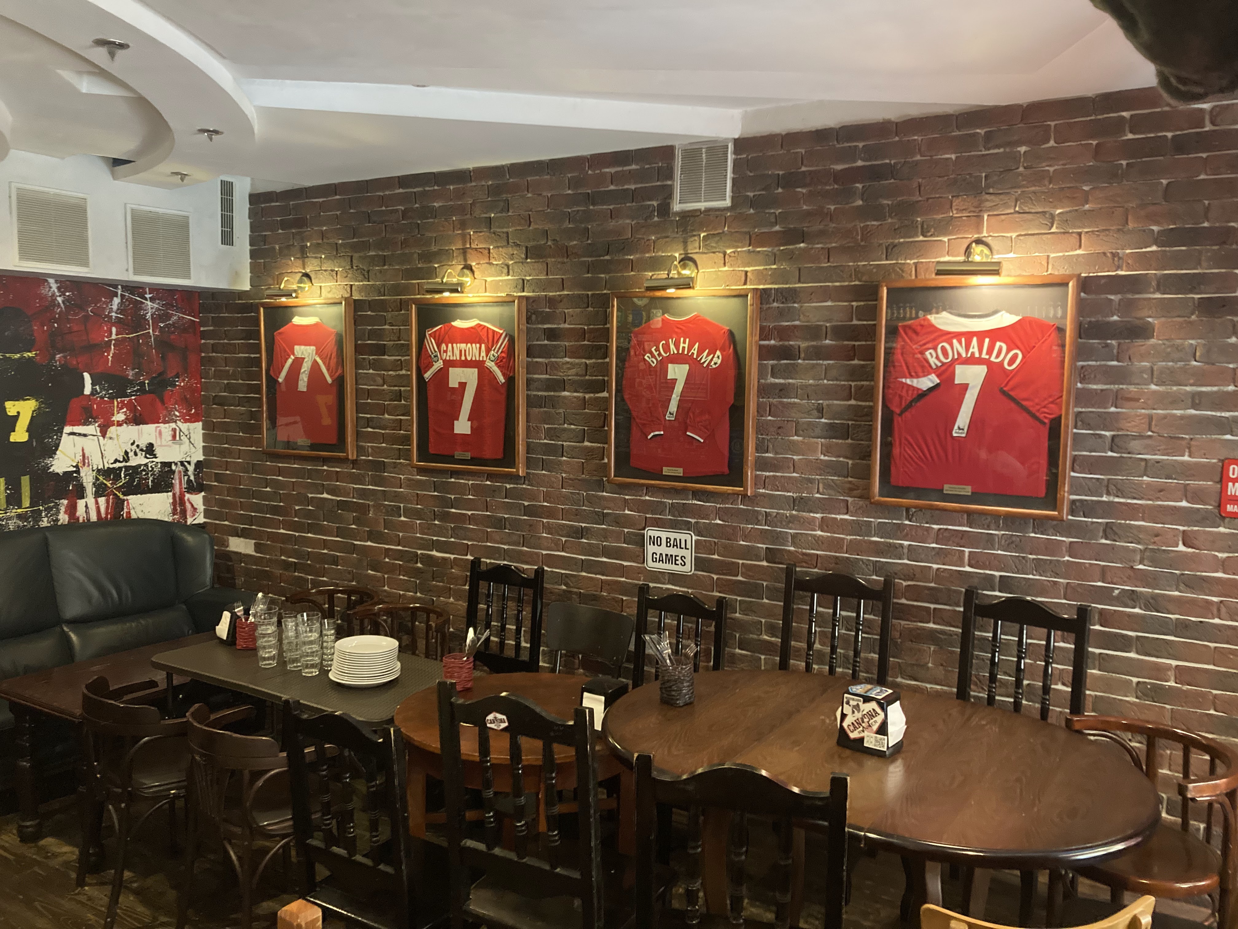 Cantona Pub image 3