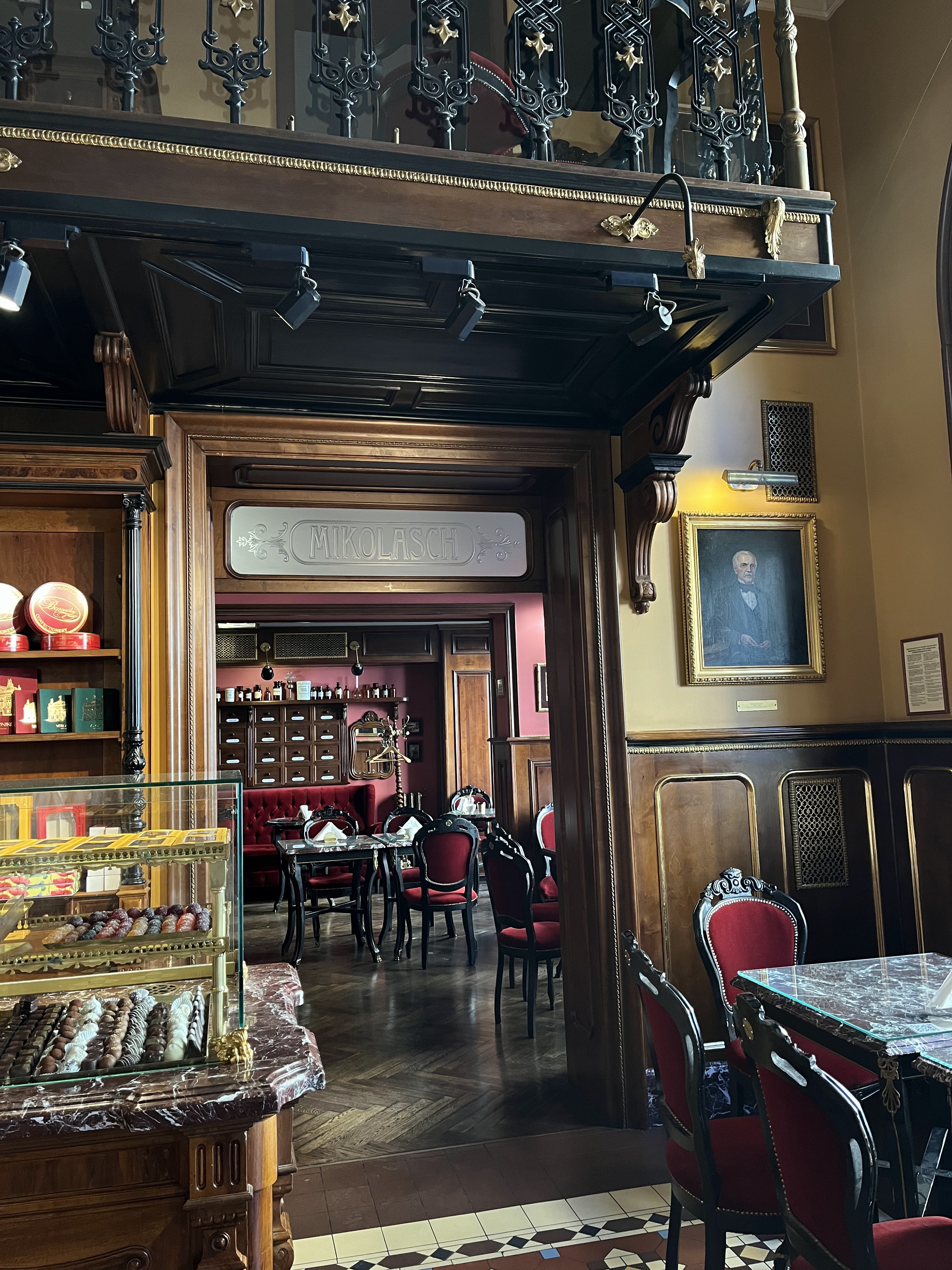 Confectionery-pharmacy Ionic Under the Golden Star image 18