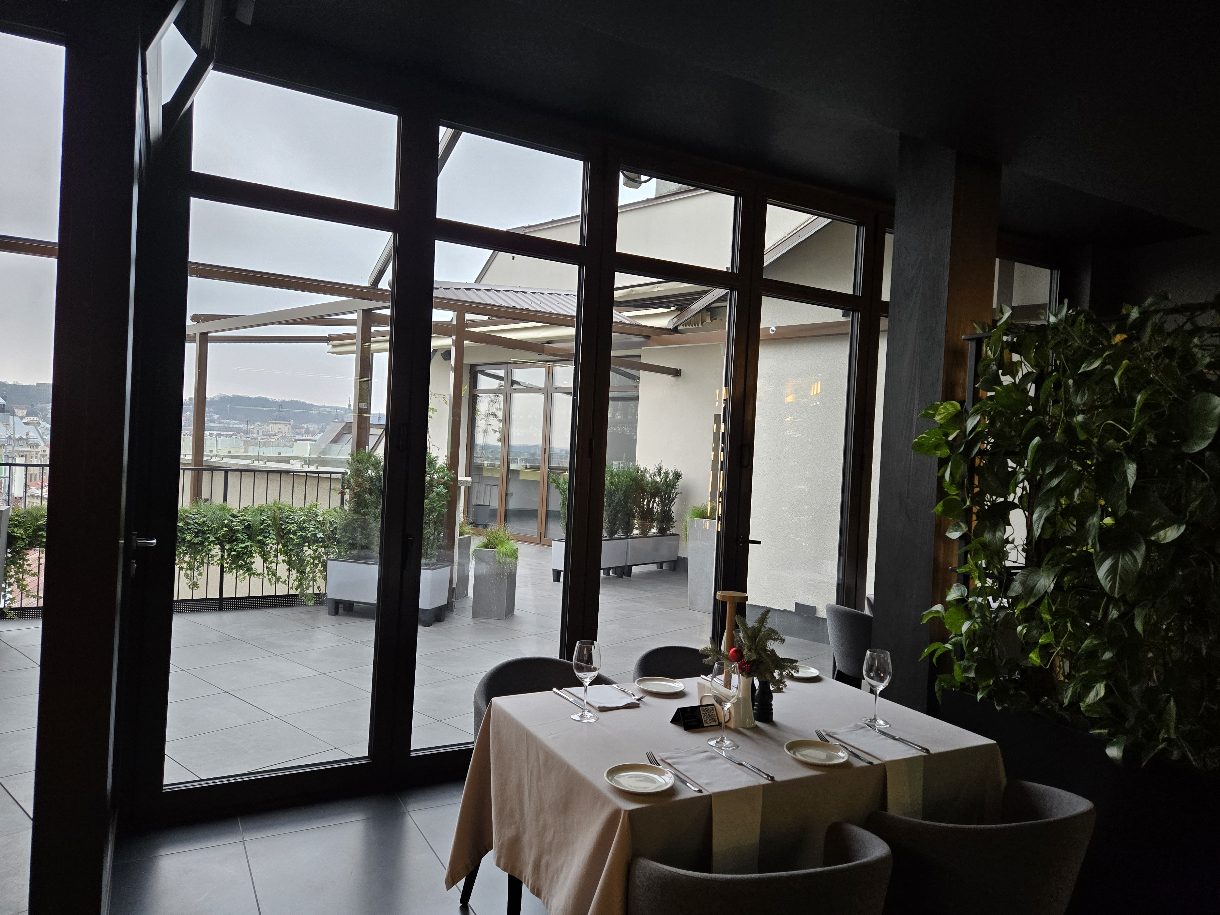 SAFE restaurant image 12