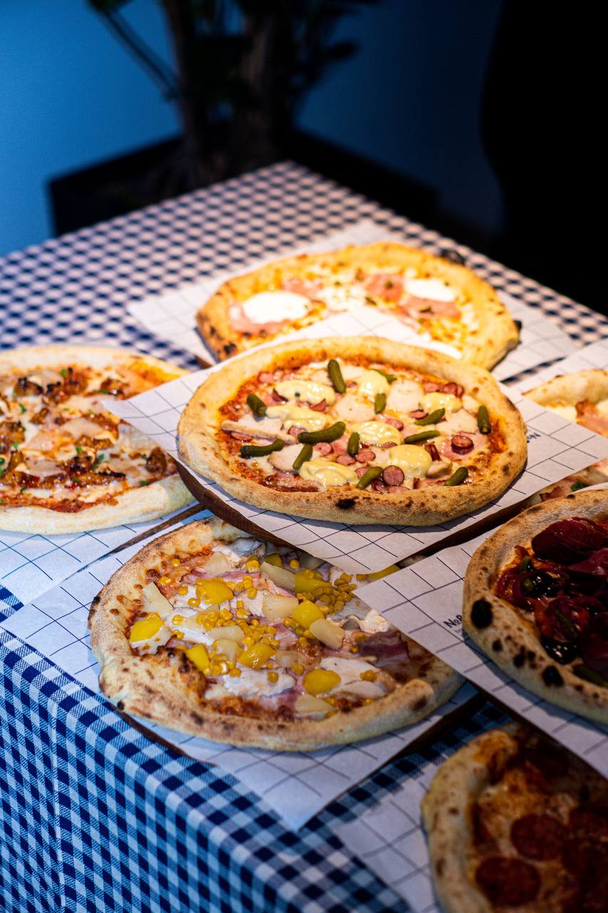 №8 Breakfast, pizza & bar image 1