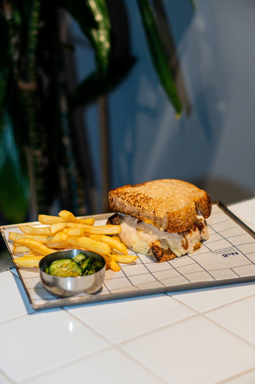 №8 Breakfast, pizza & bar image 2