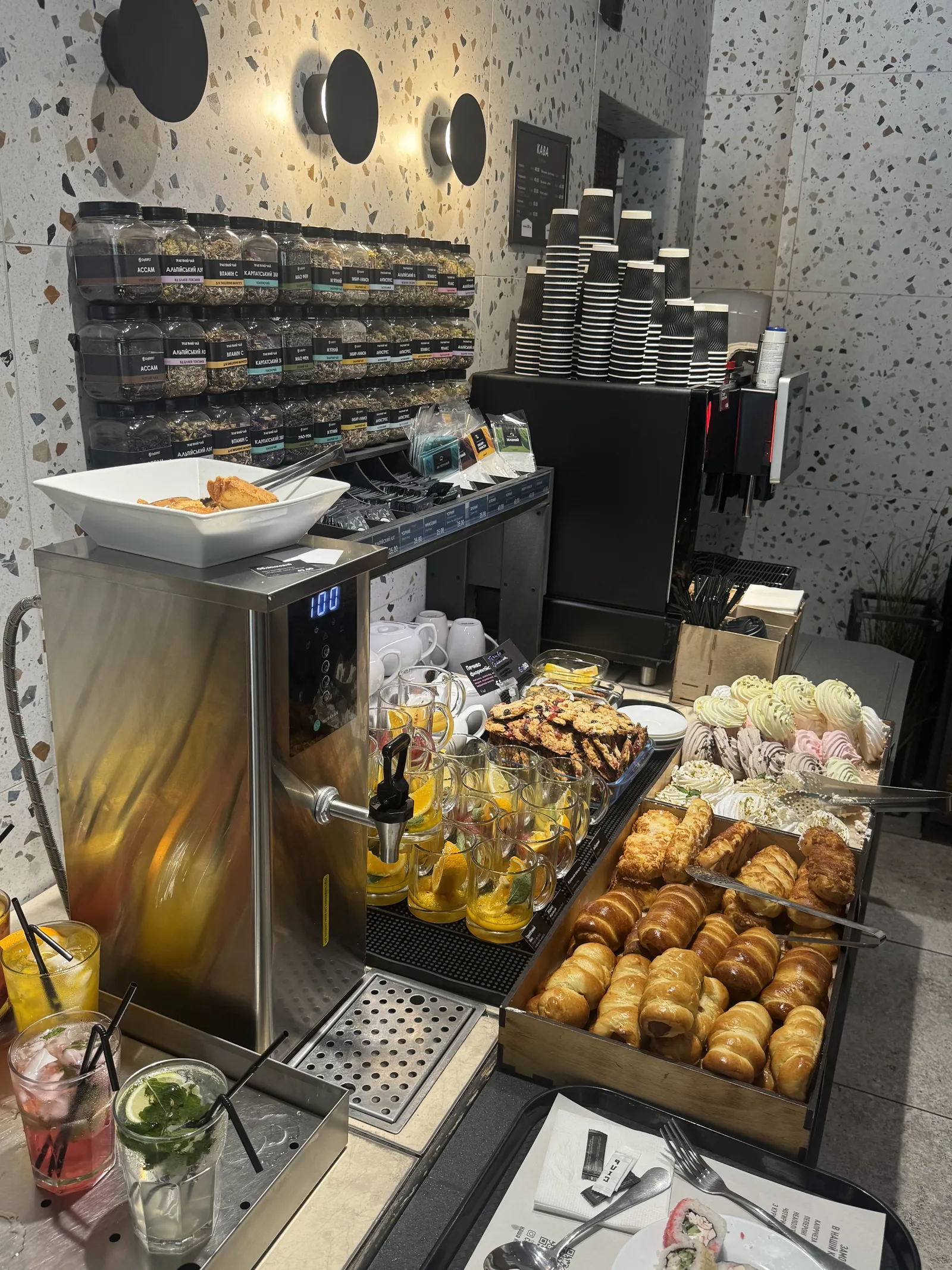 CityBUFFET image 16