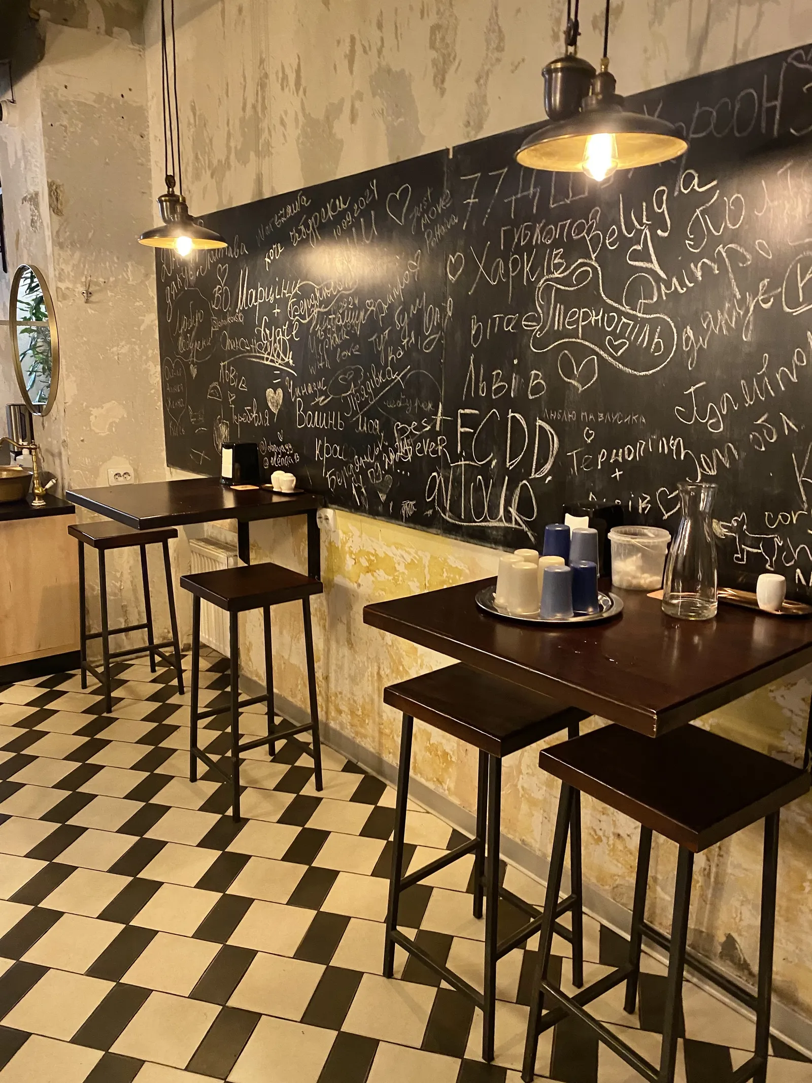Чотири Чебуреки. Prosecco Bar image 15