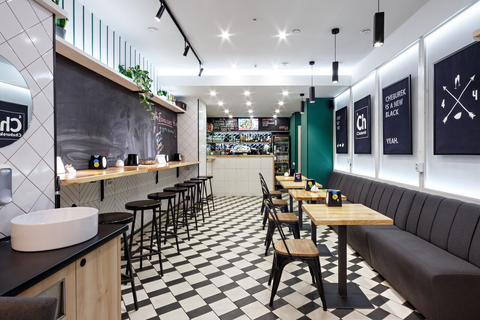 Чотири Чебуреки. Prosecco Bar image 16