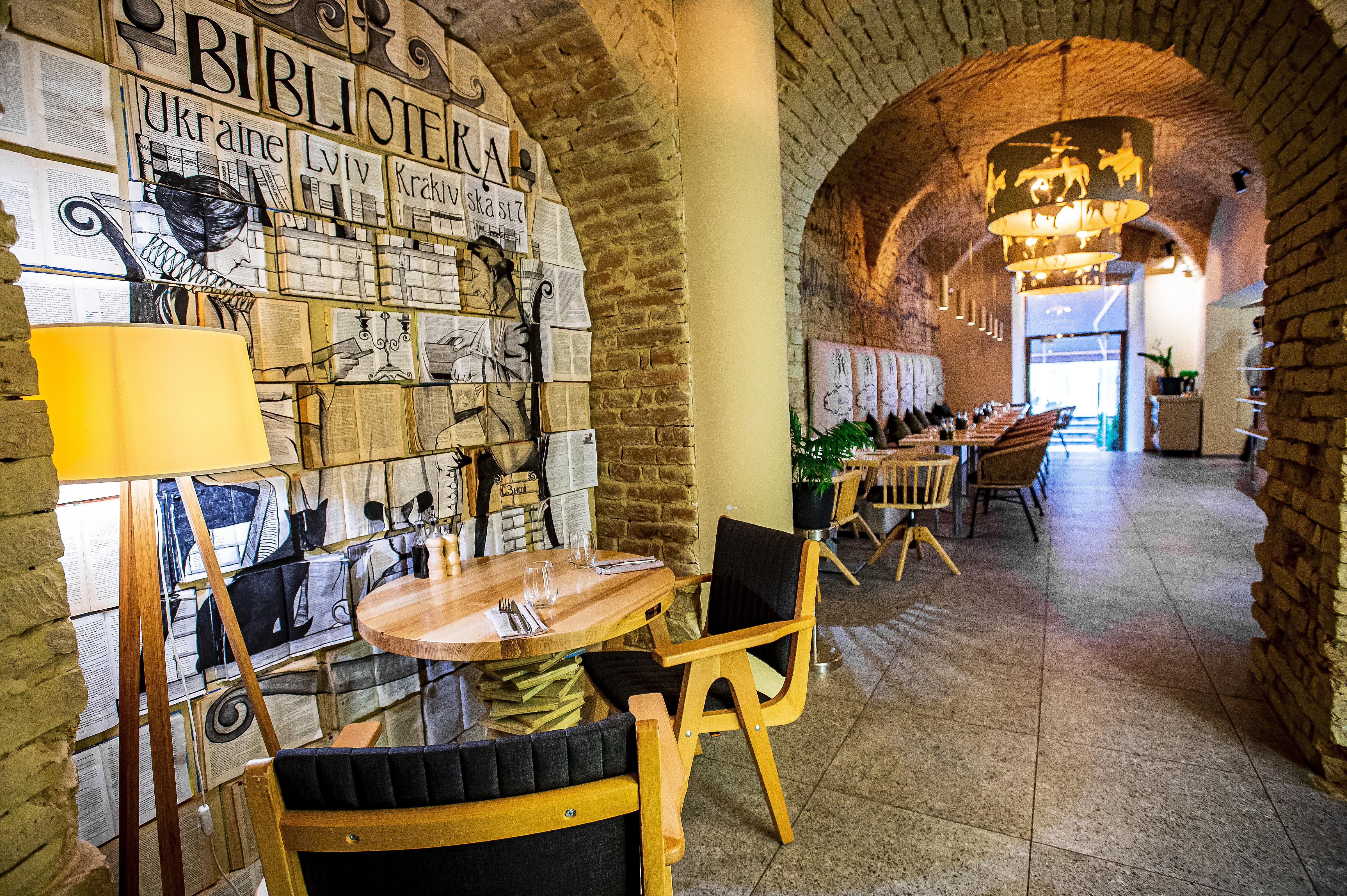 Biblioteka restaurant lviv image 11