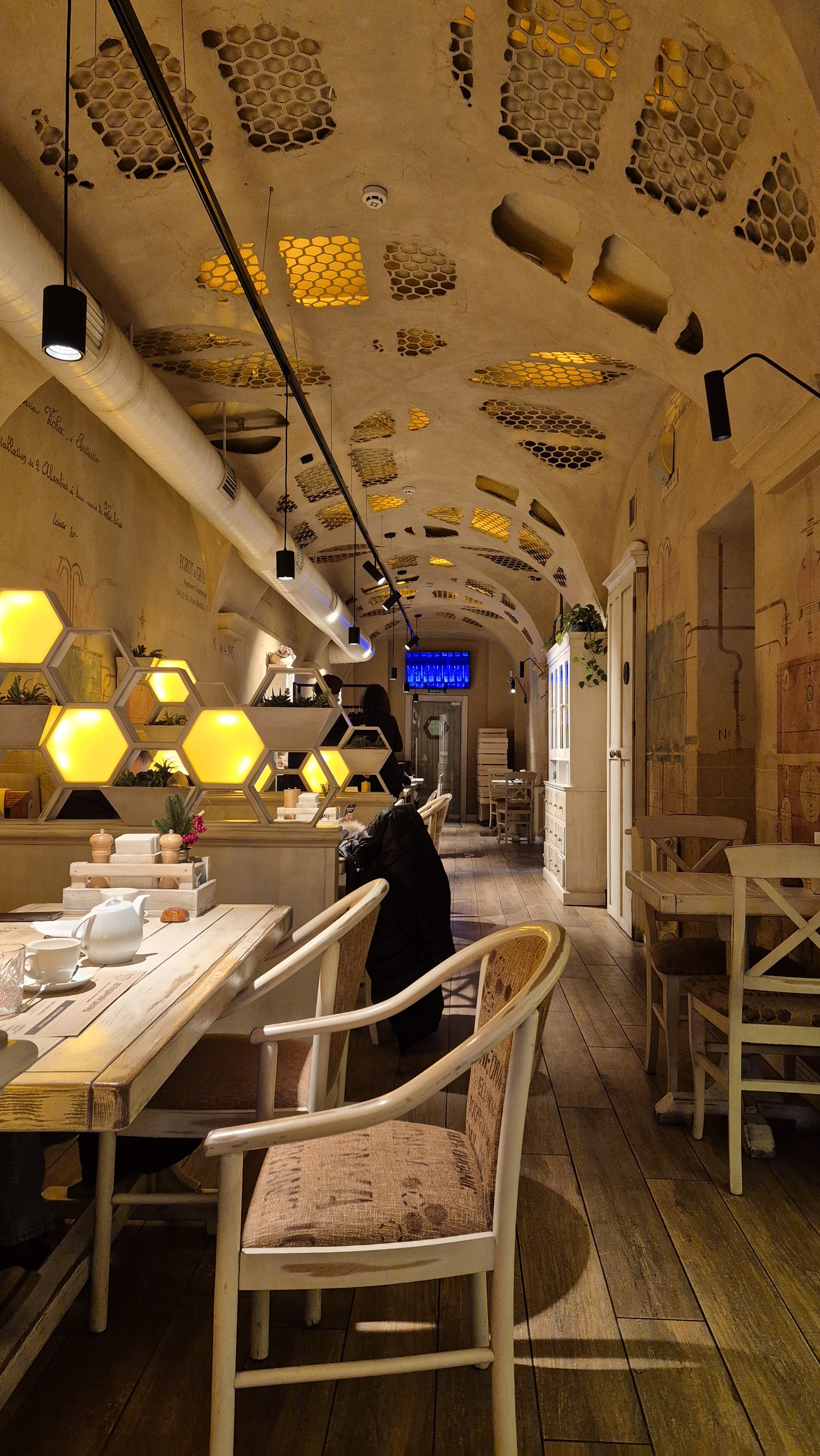 Medivnya 1979 - Restoran Ukrayinsʹkoyi Kukhni image 15