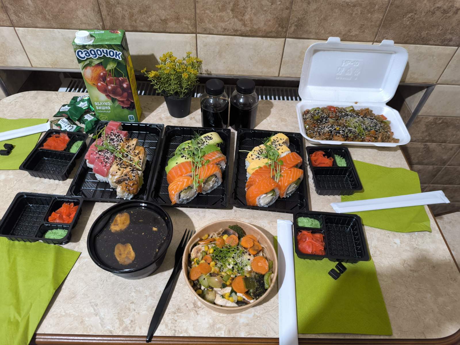 Susheriva Naybilʹshi Sushi U Lʹvovi image 8