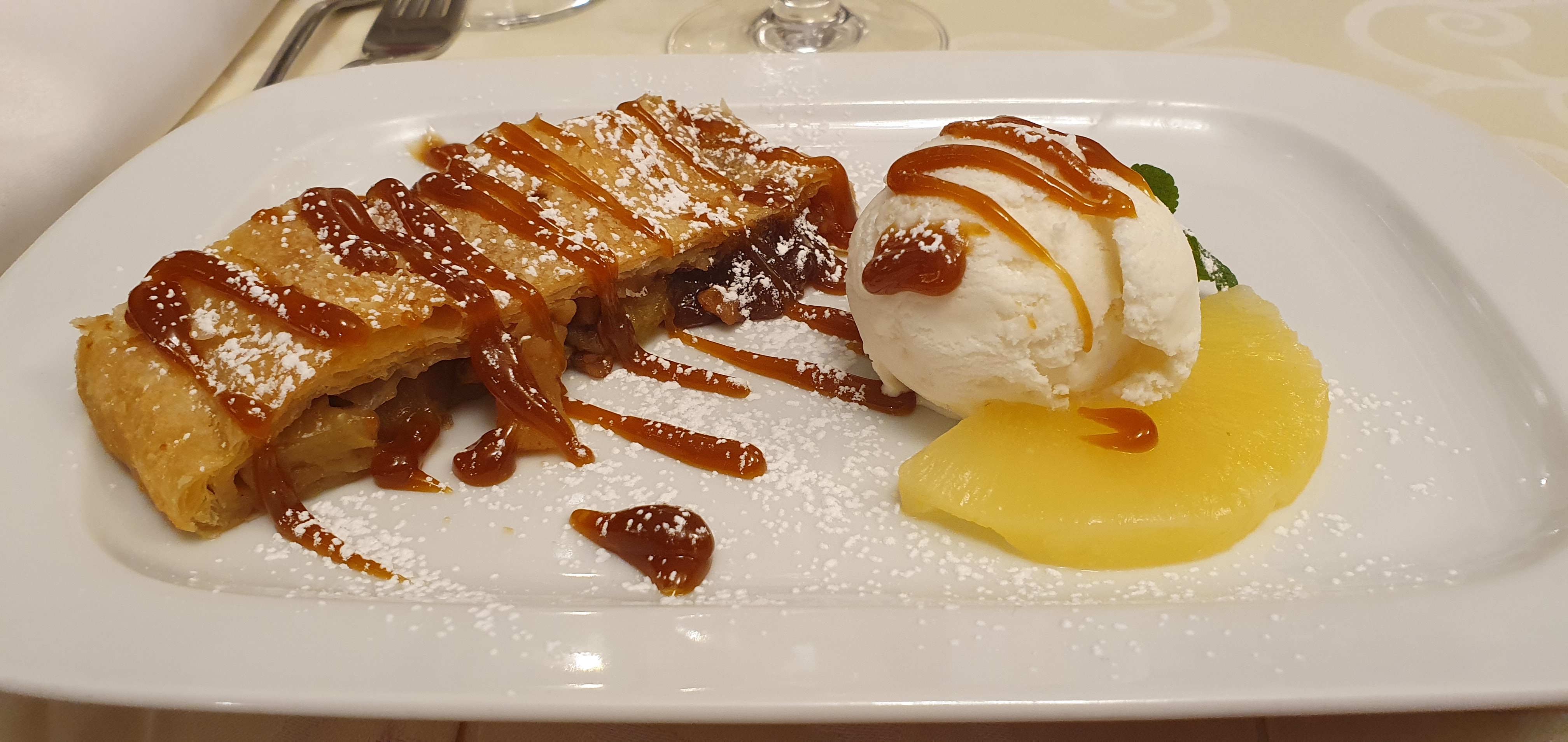 Ресторан Status image 6