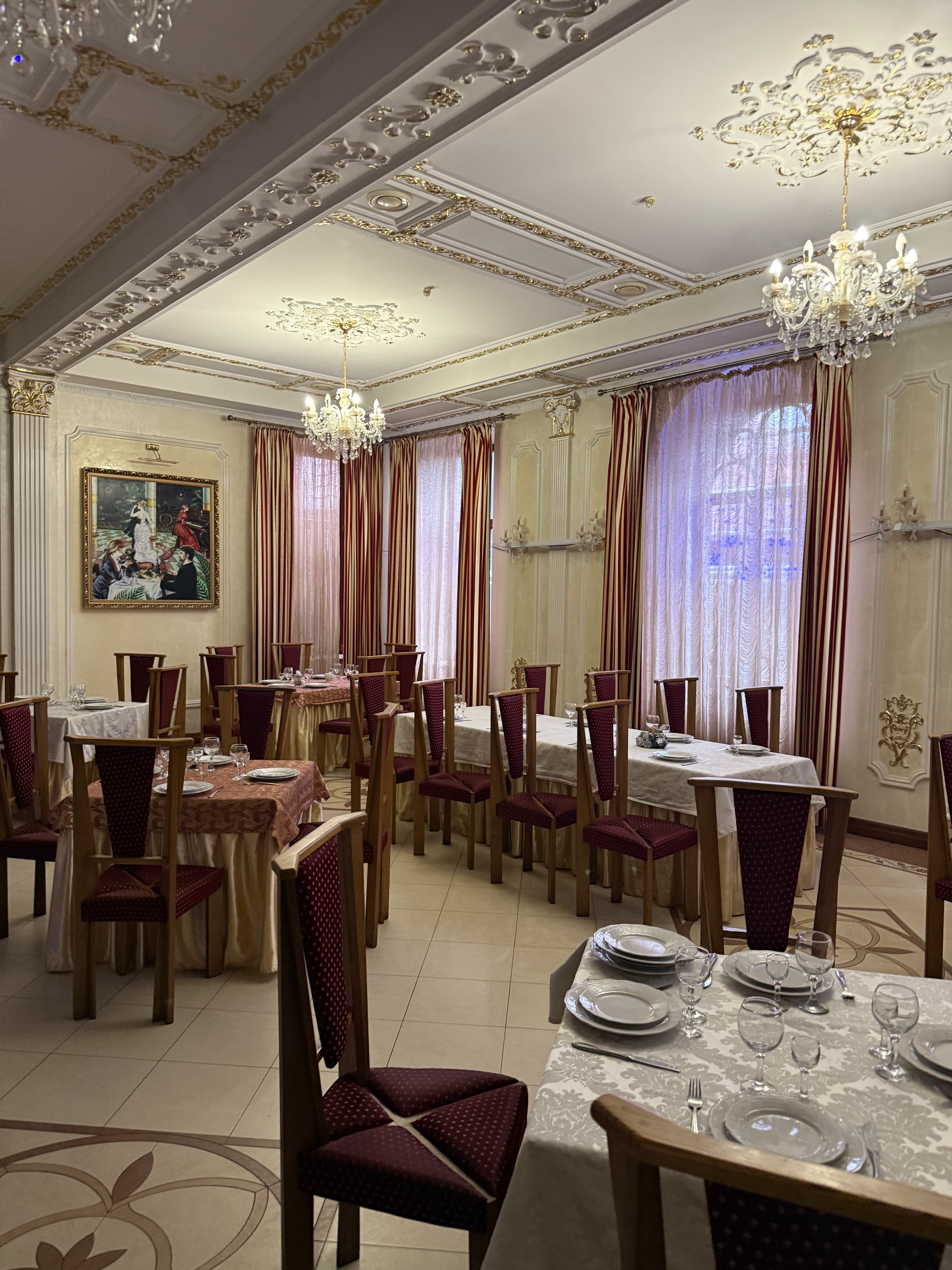 Staryy Bank image 11