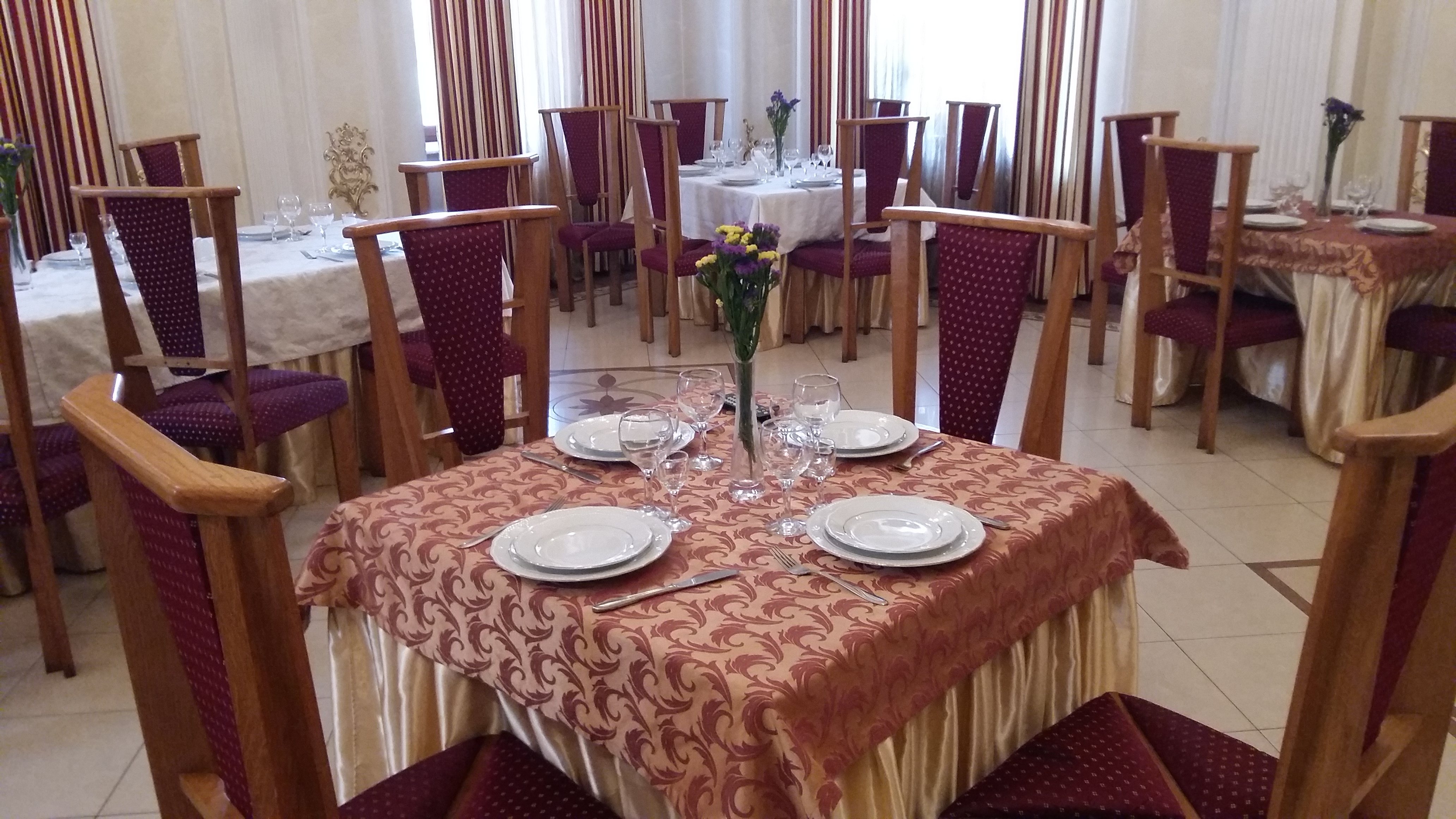 Staryy Bank image 18