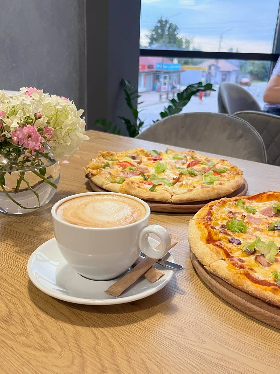 Terrace pizza&croissants image 11