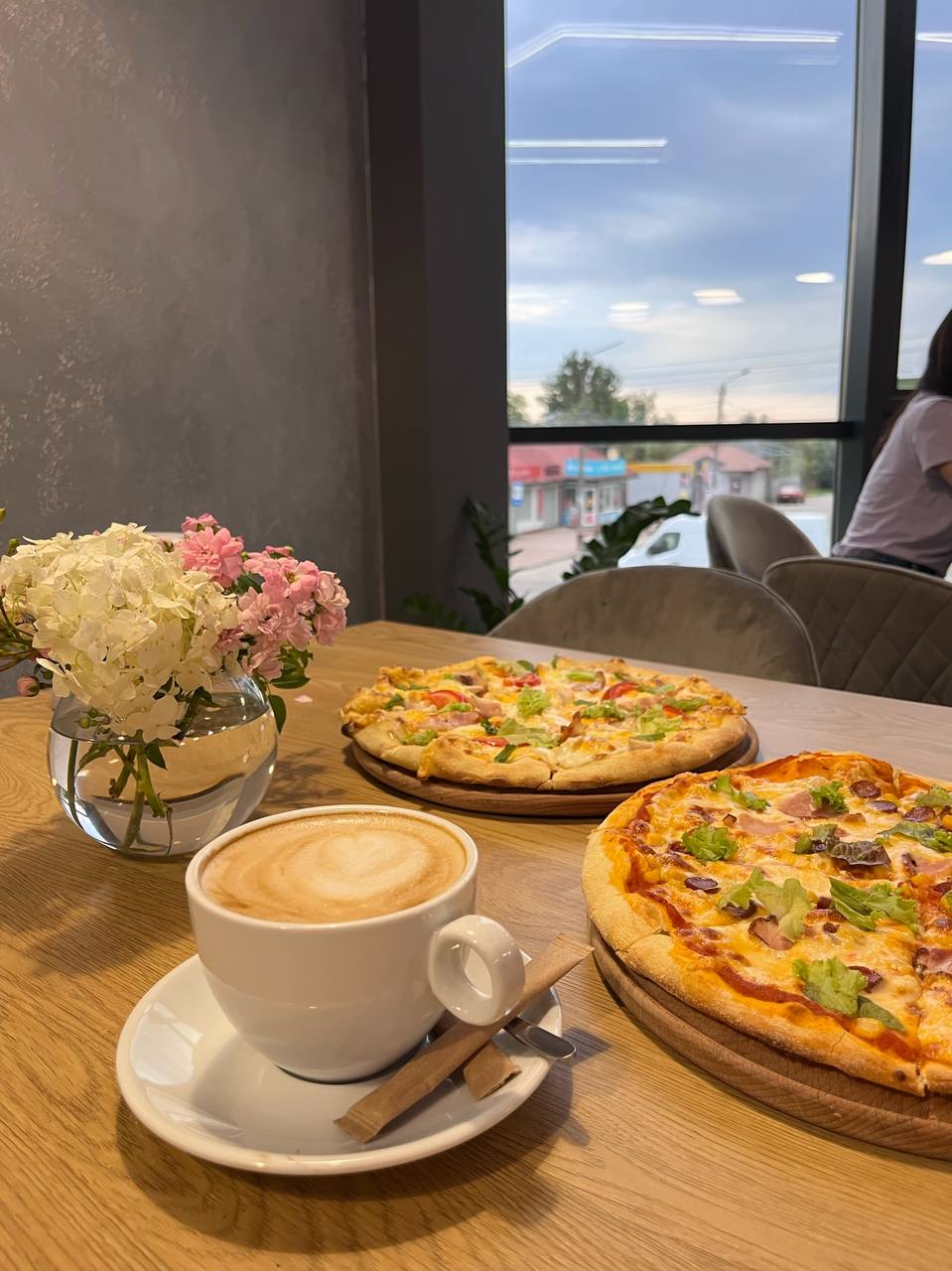 Terrace pizza&croissants image 12