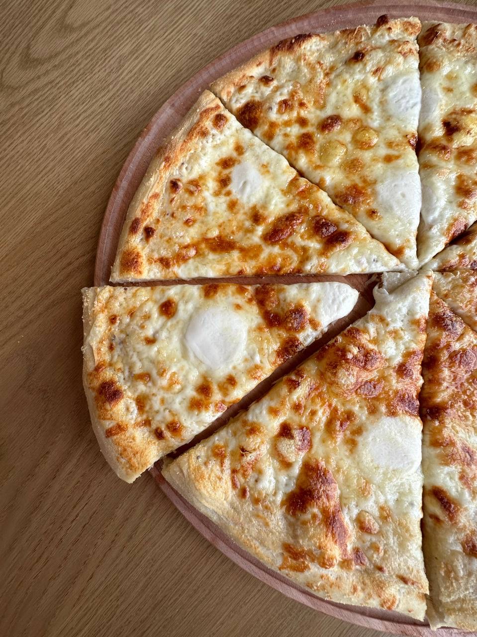 Terrace pizza&croissants image 16