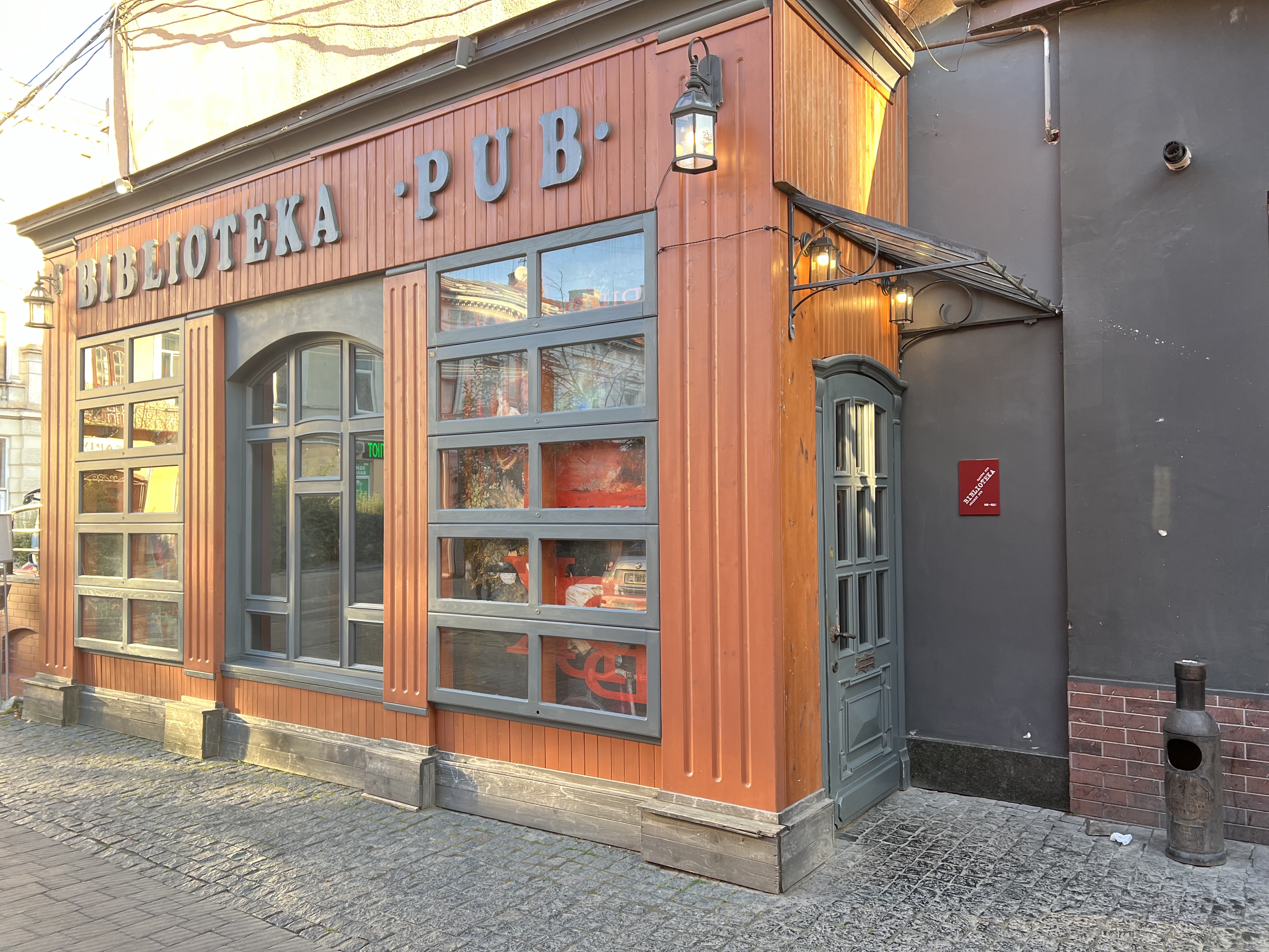 Biblioteka Pub image 14