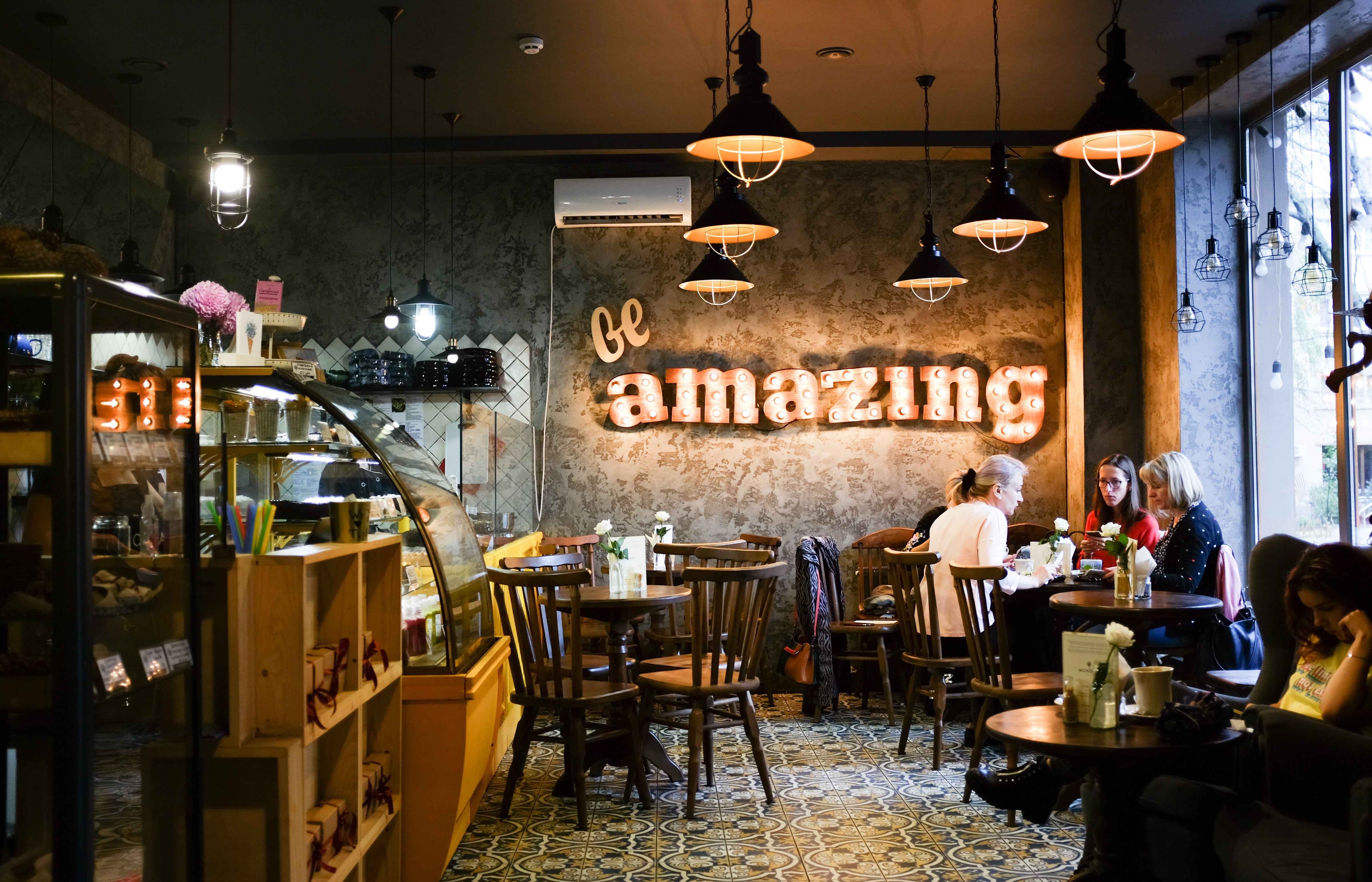 Mondays cafe image 11