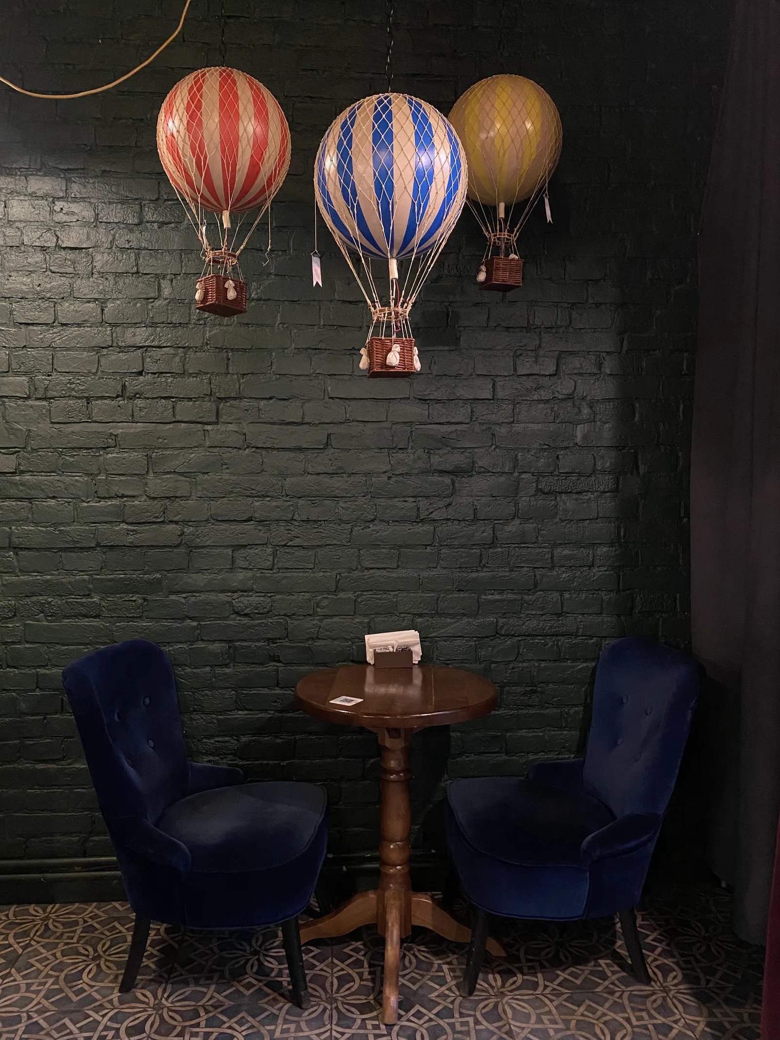 Mondays cafe image 15