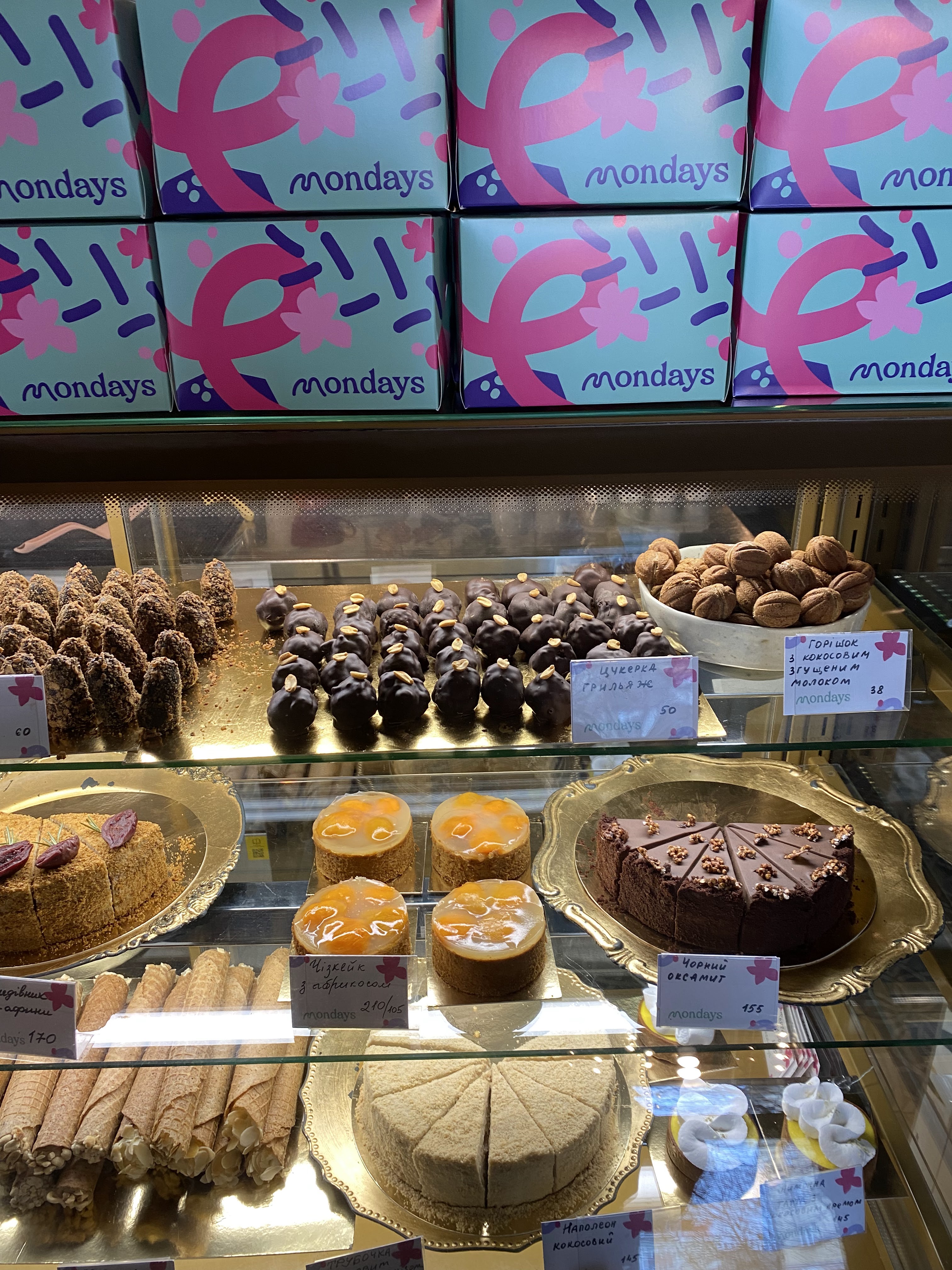 Mondays cafe image 19