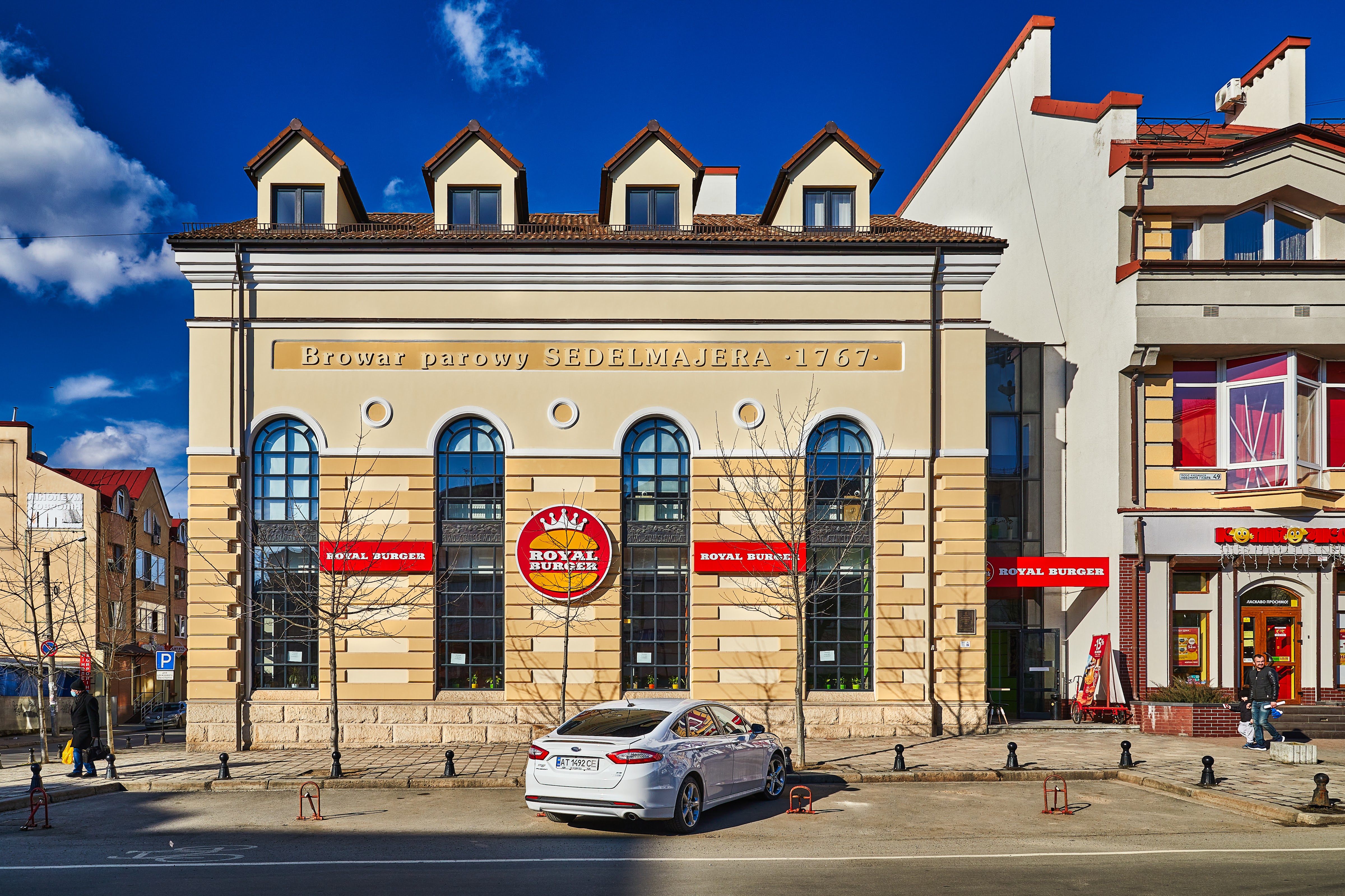 Royal Hamburger image 3