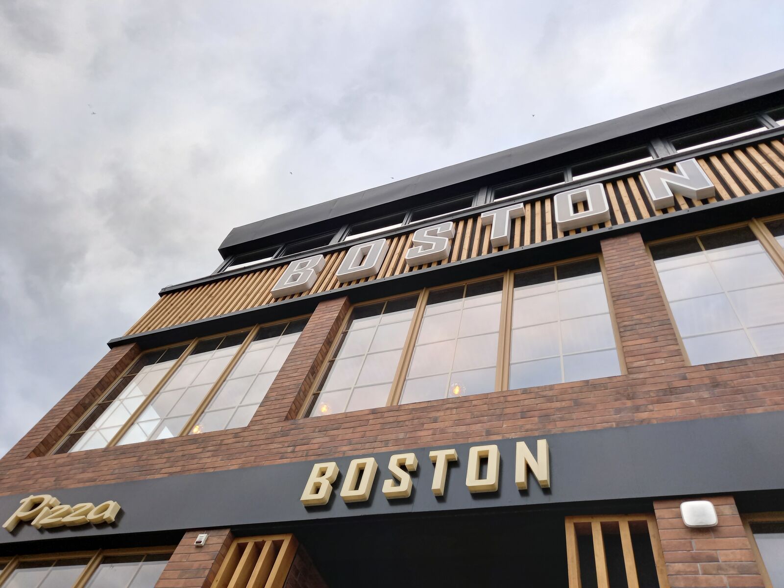 Boston pizza image 17