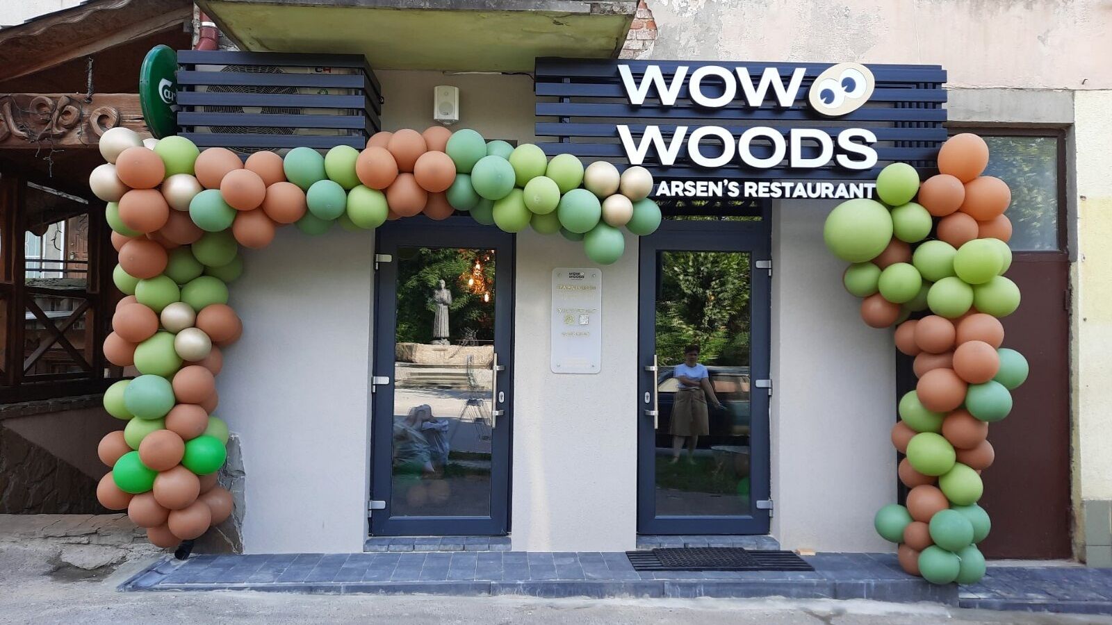 Wow Woods Arsen's Restaurant image 14