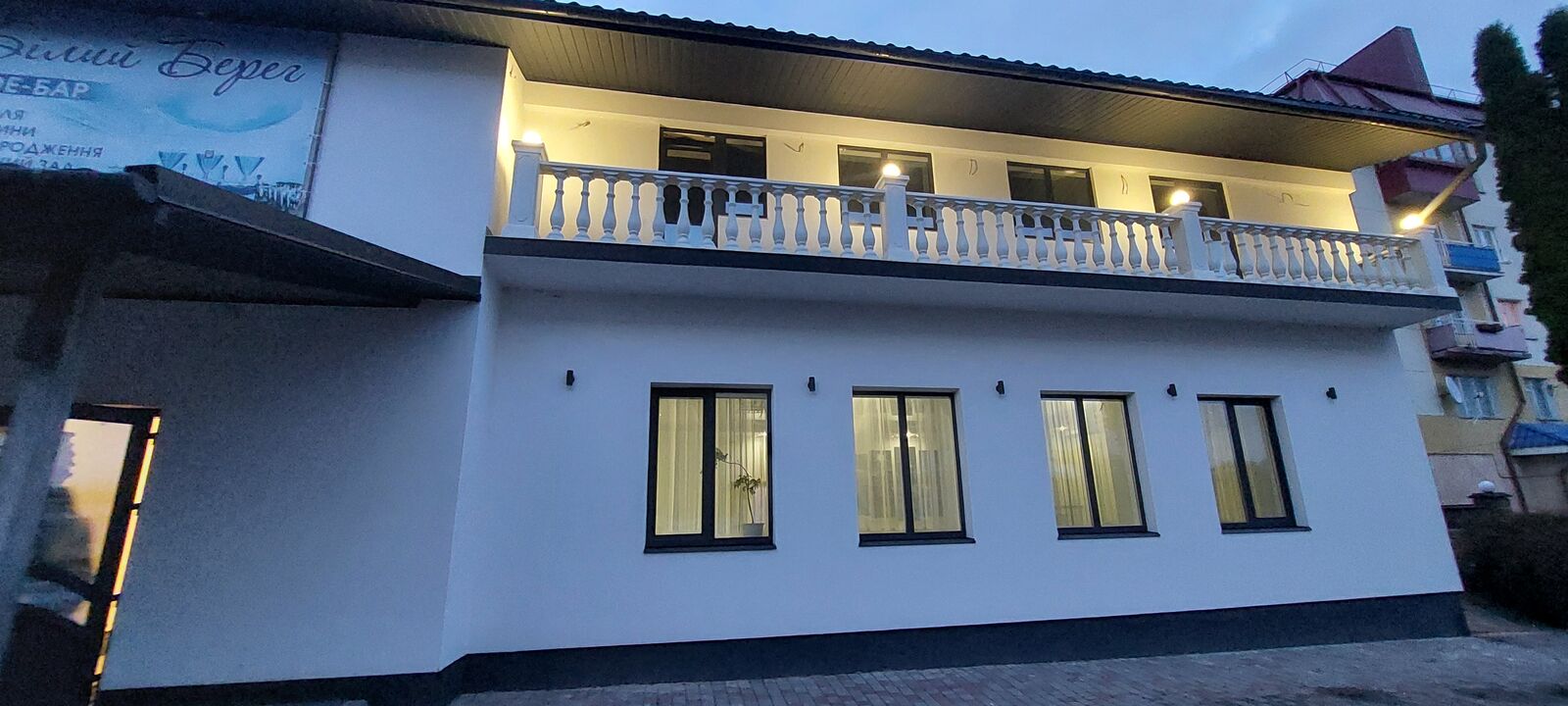 "White Beach" image 16