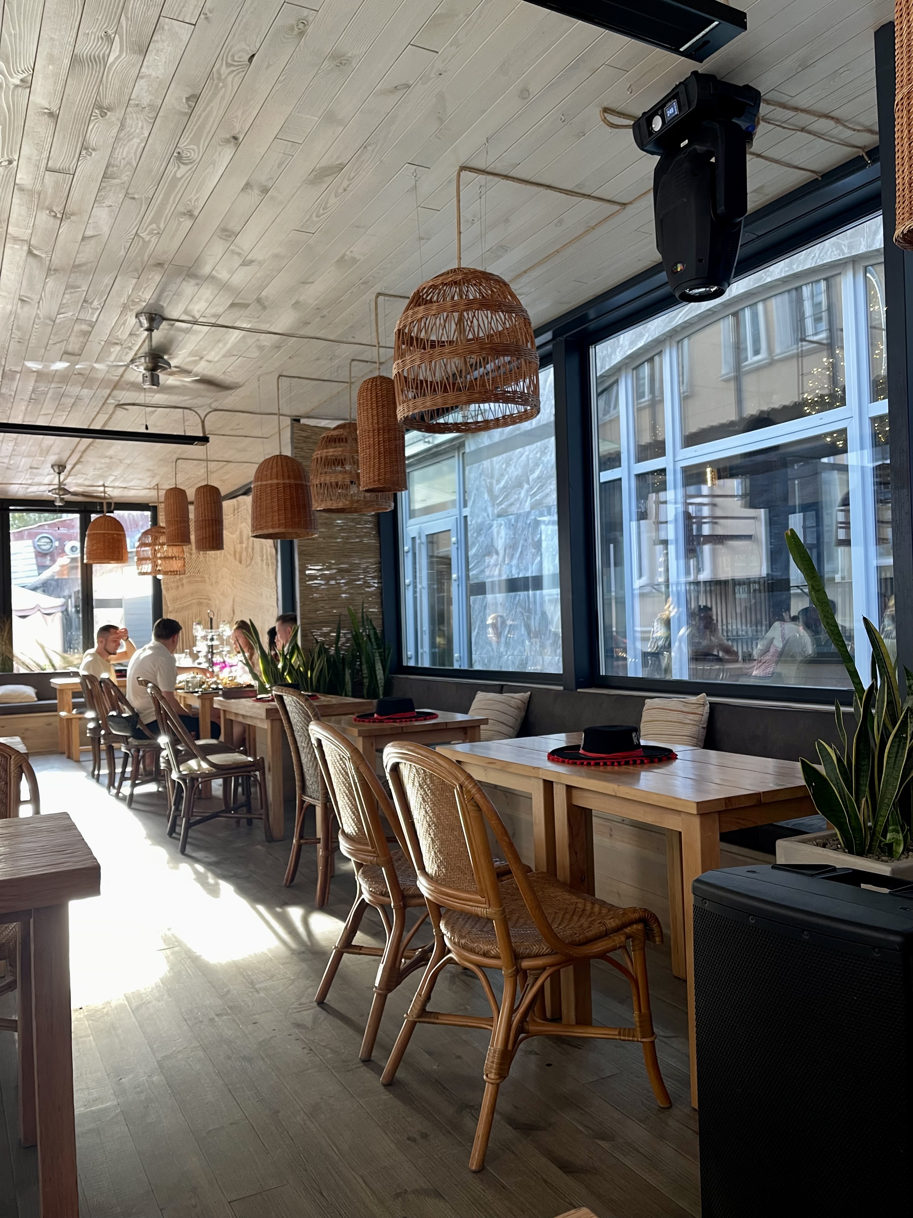 NONAME (Нонаме) - наймолодіжніший мексиканський бар Тернополя | Доставка їжі image 9