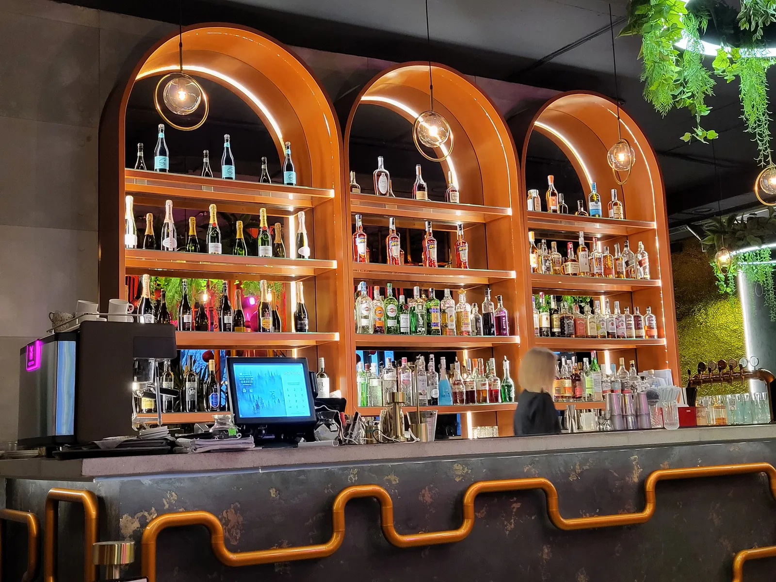 Mid Lounge Restaurant image 14